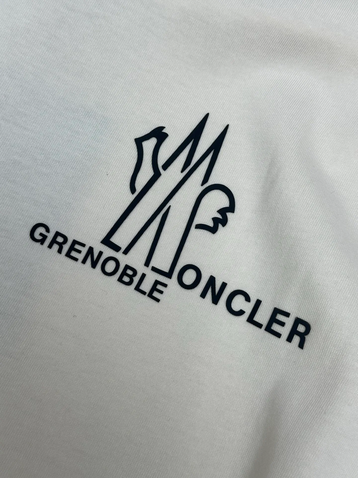 P360 MONCLER round neck logo long-sleeved cotton T-shirt. Authentic 4400 purchased and developed, 230g double-strand combed cotton, 1*1 rib, high temperature heat transfer, fabric splicing, fabric enzyme washing, customized 1:1 webbing, customized 1:1 trademark, loose fit size: S M L XL