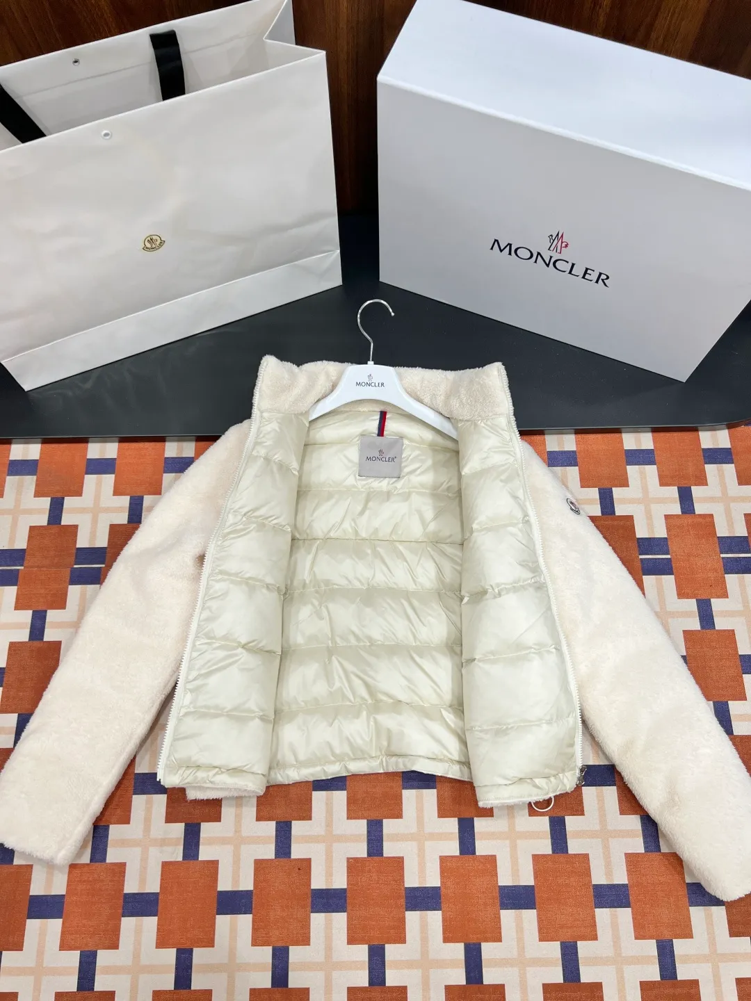 P820 ​​exclusive top version 25ss Moncler Polignac en teddy color pink, gray, off-white code number: 1 2 3 4