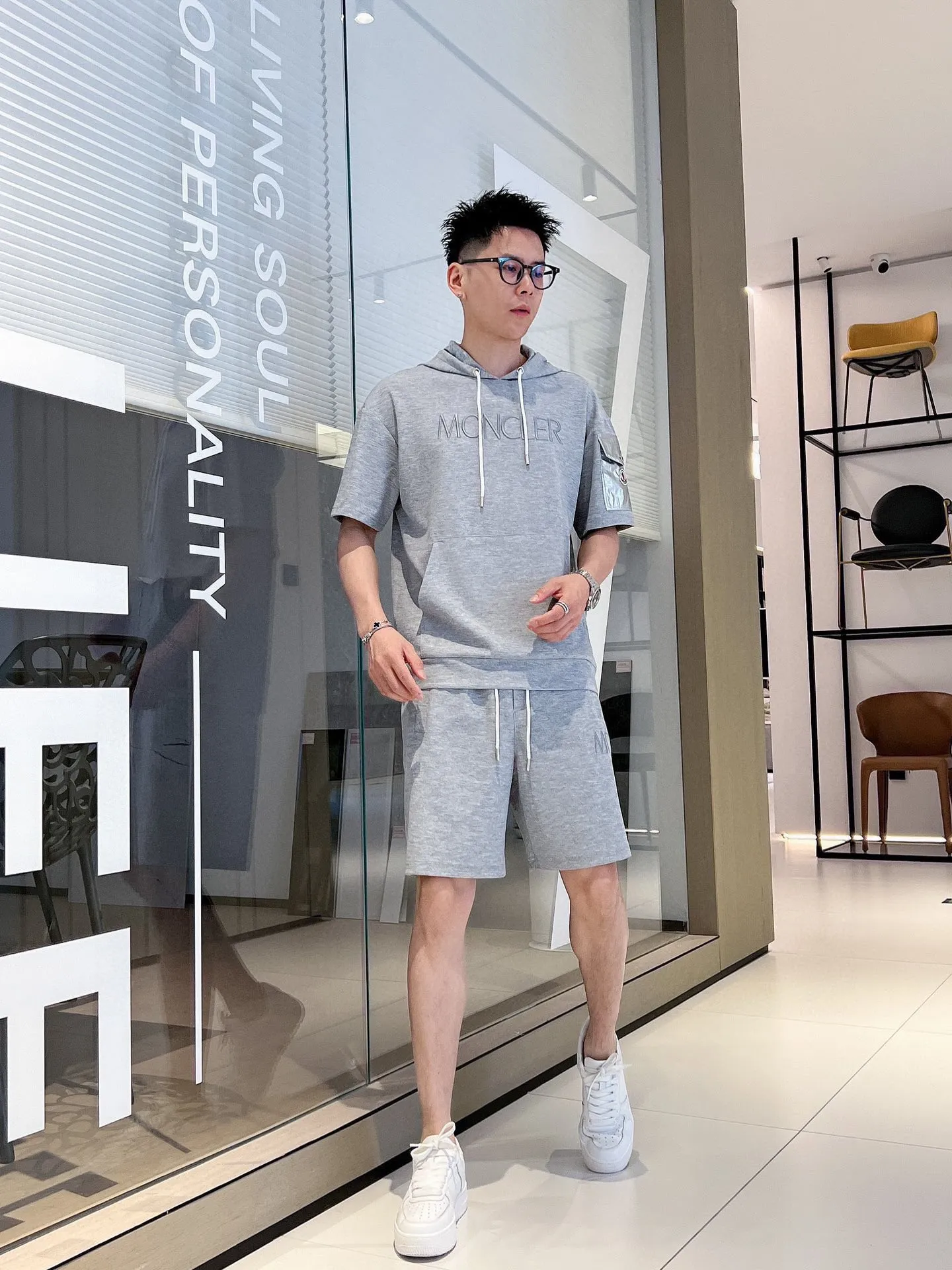 P570 Brand [MONCLER Mouth Covered] 2025 round neck short-sleeved shorts suit. The pure cotton fabric upper body will not be stuffy, the smooth and comfortable skin-friendly effect is more breathable, the fabric has its own texture, classic logo technology, a new interpretation from a unique angle, fashionable and versatile choice! Size: M-3XL (maximum wear: 190 pounds)