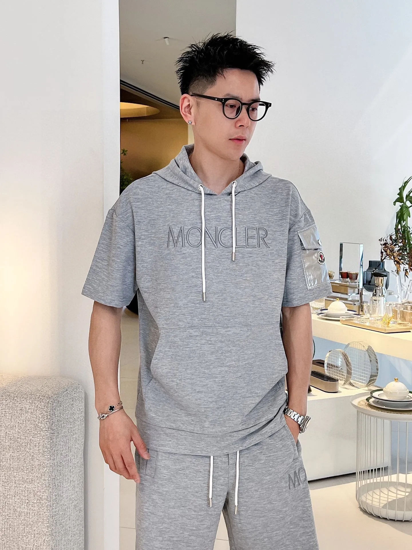 P570 Brand [MONCLER Mouth Covered] 2025 round neck short-sleeved shorts suit. The pure cotton fabric upper body will not be stuffy, the smooth and comfortable skin-friendly effect is more breathable, the fabric has its own texture, classic logo technology, a new interpretation from a unique angle, fashionable and versatile choice! Size: M-3XL (maximum wear: 190 pounds)