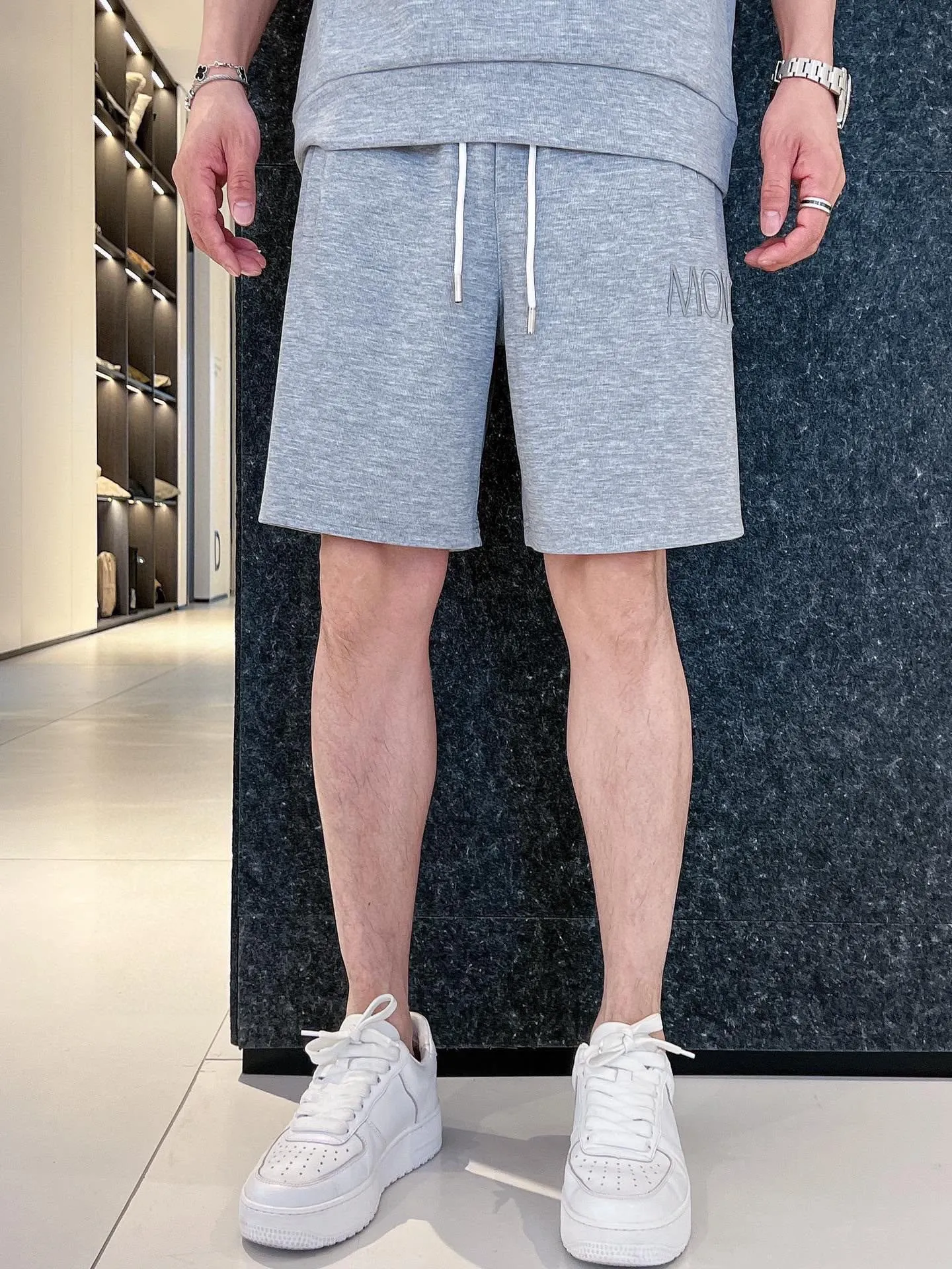 P570 Brand [MONCLER Mouth Covered] 2025 round neck short-sleeved shorts suit. The pure cotton fabric upper body will not be stuffy, the smooth and comfortable skin-friendly effect is more breathable, the fabric has its own texture, classic logo technology, a new interpretation from a unique angle, fashionable and versatile choice! Size: M-3XL (maximum wear: 190 pounds)