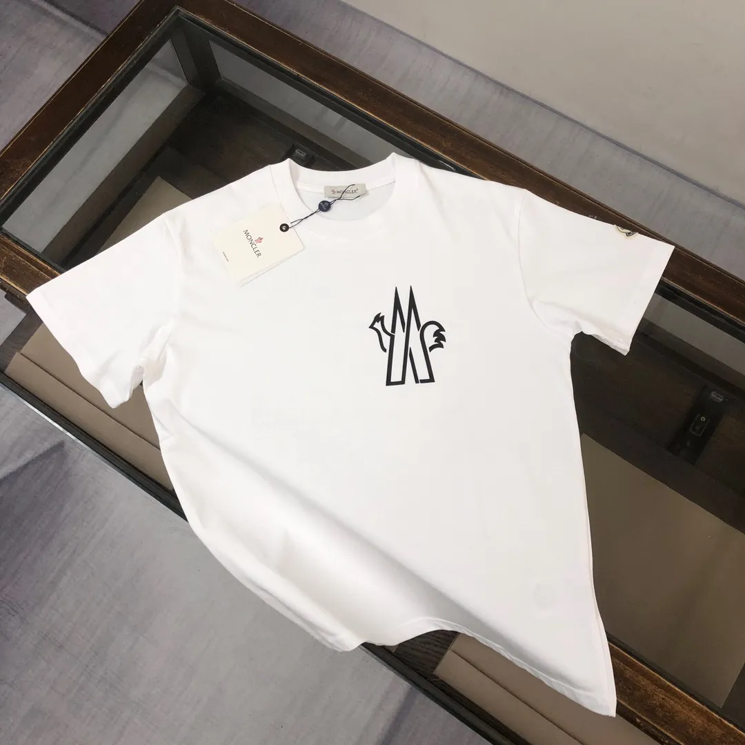 P160 MONCLER 2025 latest couple style round neck short-sleeved couple T-shirt, new spring and summer product, high quality 🔥🔥Three-dimensional logo letter logo printing technology on the chest! Fashionable and versatile trendy styles, customized imported fabrics! Comfortable to wear, breathable, fashionable without losing personality, the upper body is casual and casual, handsome and stylish, showing the temperament of a big brand. All three standards are complete! ! Color: Black White Size: S M L XL (Loose fit, please state your height and weight when placing an order)