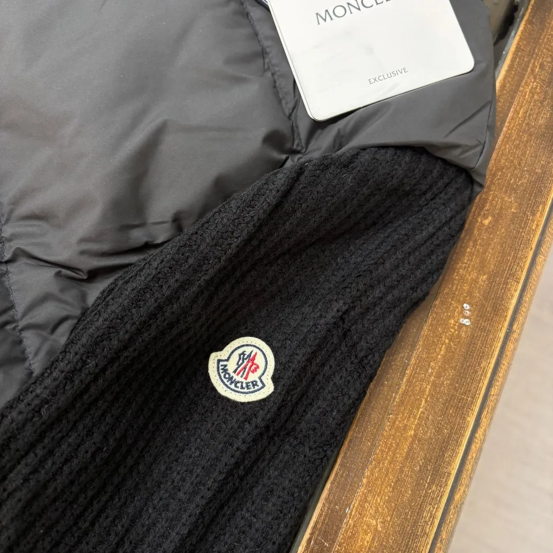P600 💛Women's Moncler TRICOT women's patchwork wool down jacket, with stand-up collar and thick wool design, original molded hardware, and down filling, which can create a variety of looks according to the weather. A down jacket with great design and good looks, you can buy it directly with quality control. It is a high-end product not to be missed! ! Color: Black White Size: S M L