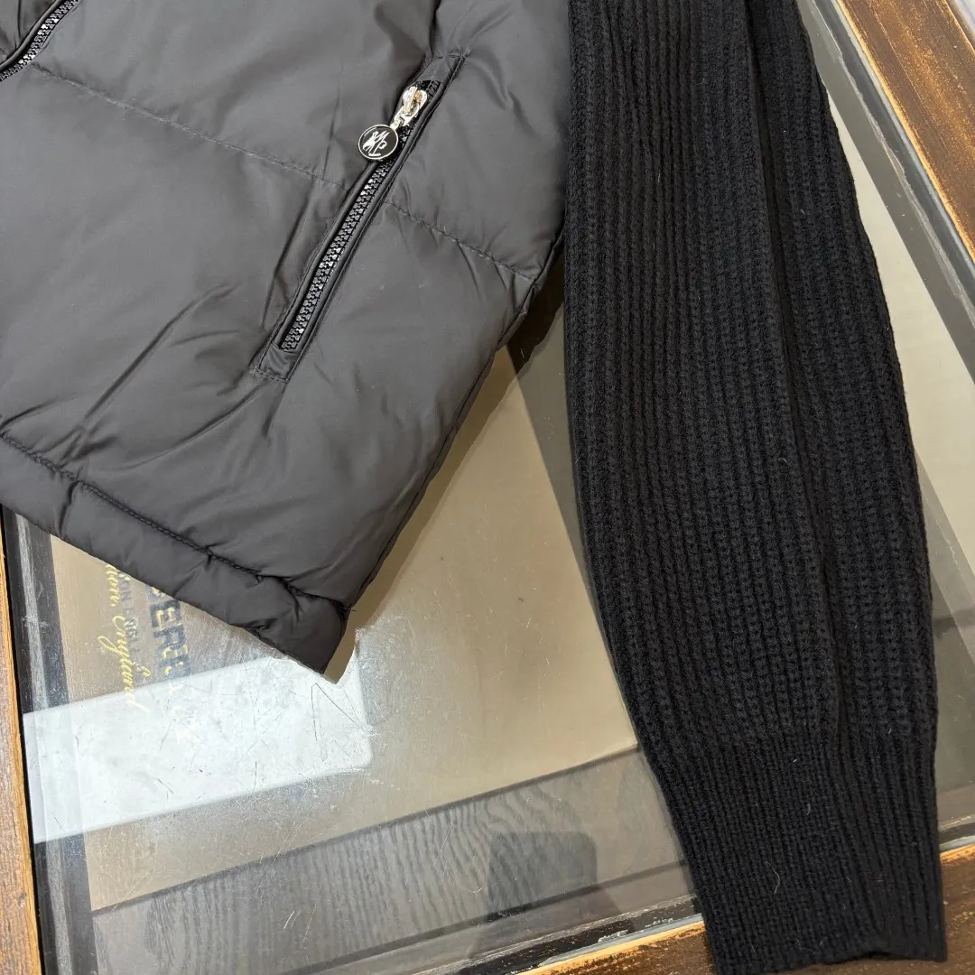 P600 💛Women's Moncler TRICOT women's patchwork wool down jacket, with stand-up collar and thick wool design, original molded hardware, and down filling, which can create a variety of looks according to the weather. A down jacket with great design and good looks, you can buy it directly with quality control. It is a high-end product not to be missed! ! Color: Black White Size: S M L