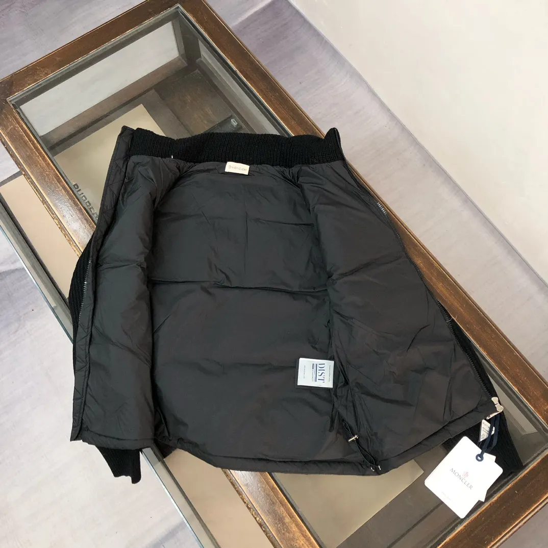 P600 💛Women's Moncler TRICOT women's patchwork wool down jacket, with stand-up collar and thick wool design, original molded hardware, and down filling, which can create a variety of looks according to the weather. A down jacket with great design and good looks, you can buy it directly with quality control. It is a high-end product not to be missed! ! Color: Black White Size: S M L