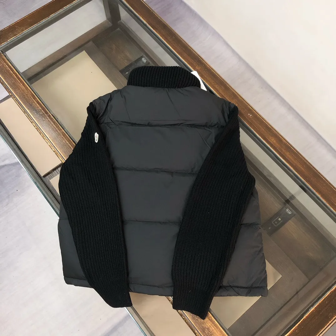 P600 💛Women's Moncler TRICOT women's patchwork wool down jacket, with stand-up collar and thick wool design, original molded hardware, and down filling, which can create a variety of looks according to the weather. A down jacket with great design and good looks, you can buy it directly with quality control. It is a high-end product not to be missed! ! Color: Black White Size: S M L