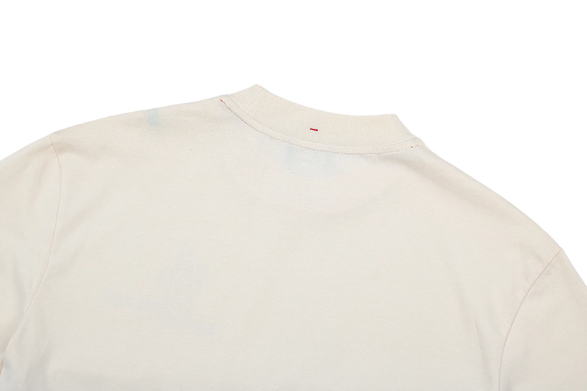 P350 [Exclusive Supply] Moncler The fabric is made of 230g double-ply combed cotton to ensure softness, comfort and durability. It has been fermented and washed to enhance softness and give it a natural vintage texture. 1*1 ribbed collar and cuffs provide better elasticity and fit. In terms of decoration, high-temperature heat transfer technology is used to present the brand logo, and the pattern is firm and not easy to fall off. The unique fabric splicing design enhances the visual layering. Customized 1:1 ribbons and trademarks highlight the brand���s exclusive identity and ensure overall coordination. The loose fit is combined with ergonomics, making it comfortable to wear and not restrictive, making it suitable for a variety of occasions. The overall craftsmanship focuses on the combination of practicality and aesthetics, showing a casual and fashionable style. Size:S-M-L-XL