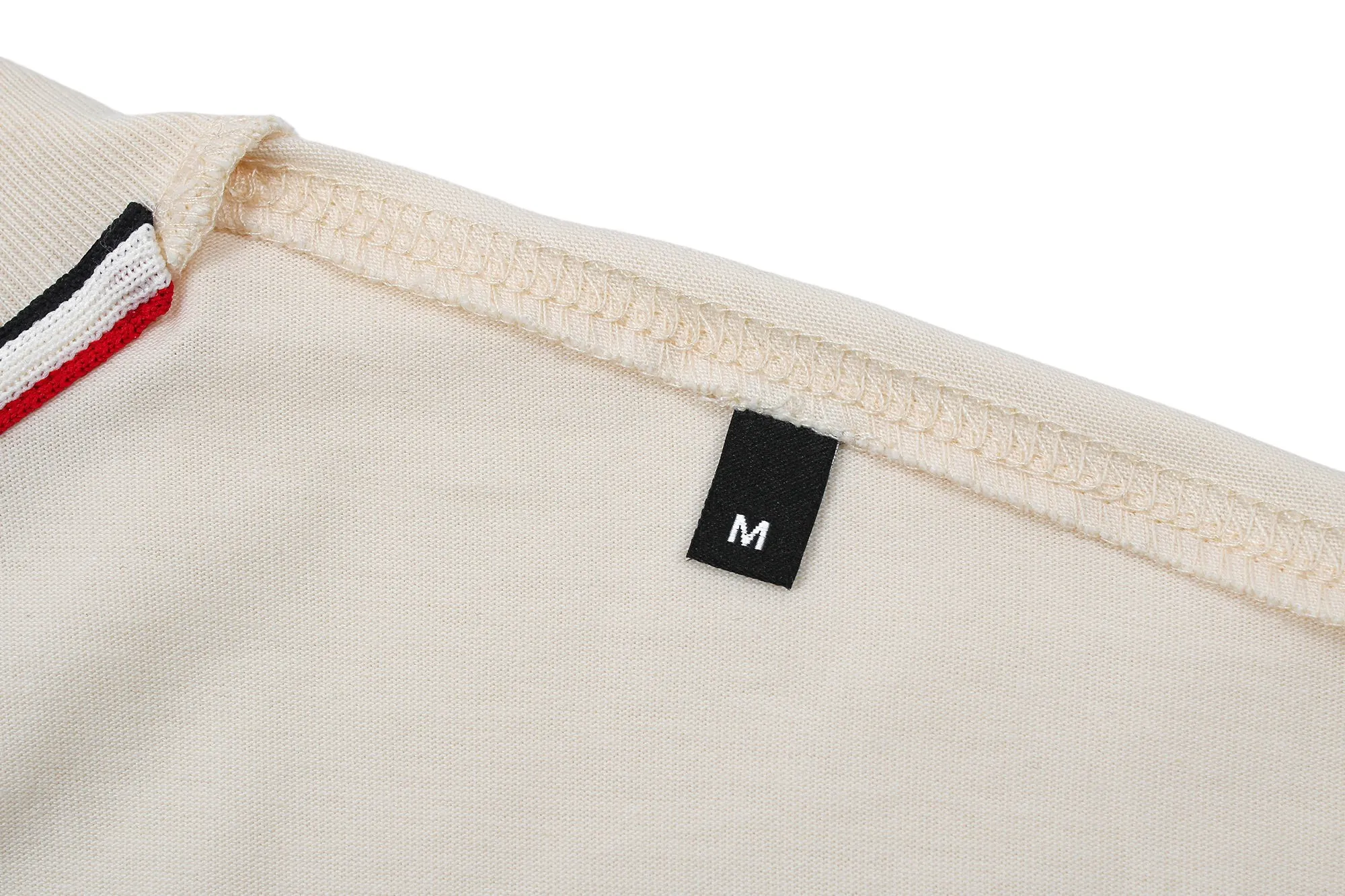 P350 [Exclusive Supply] Moncler The fabric is made of 230g double-ply combed cotton to ensure softness, comfort and durability. It has been fermented and washed to enhance softness and give it a natural vintage texture. 1*1 ribbed collar and cuffs provide better elasticity and fit. In terms of decoration, high-temperature heat transfer technology is used to present the brand logo, and the pattern is firm and not easy to fall off. The unique fabric splicing design enhances the visual layering. Customized 1:1 ribbons and trademarks highlight the brand���s exclusive identity and ensure overall coordination. The loose fit is combined with ergonomics, making it comfortable to wear and not restrictive, making it suitable for a variety of occasions. The overall craftsmanship focuses on the combination of practicality and aesthetics, showing a casual and fashionable style. Size:S-M-L-XL