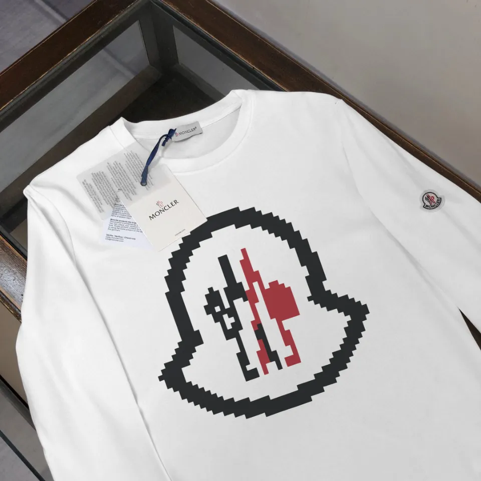 P180, a non-off-the-shelf model, you can trust it. Moncler printed long-sleeved T-shirt, 240g breathable cotton fabric, very soft and comfortable texture, does not shrink, does not deform, does not ball), can be worn alone as a base layer. Original customized accessories, collar label, care mark, hangtag, packaging (perfect details) Color: White Black Size: XS S M L