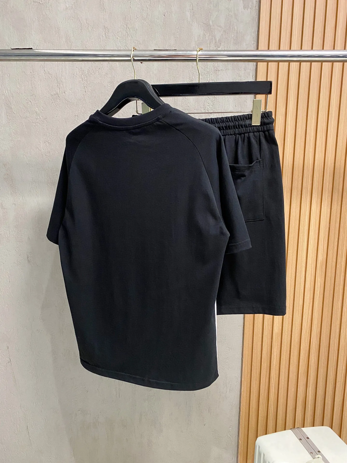 P570 Brand [MONCLER Mouth Covered] 2025 round neck short-sleeved shorts suit. The pure cotton fabric upper body will not be stuffy, the smooth and comfortable skin-friendly effect is more breathable, the fabric has its own texture, classic logo technology, a new interpretation from a unique angle, fashionable and versatile choice! Size: M-3XL (maximum wear: 190 pounds)