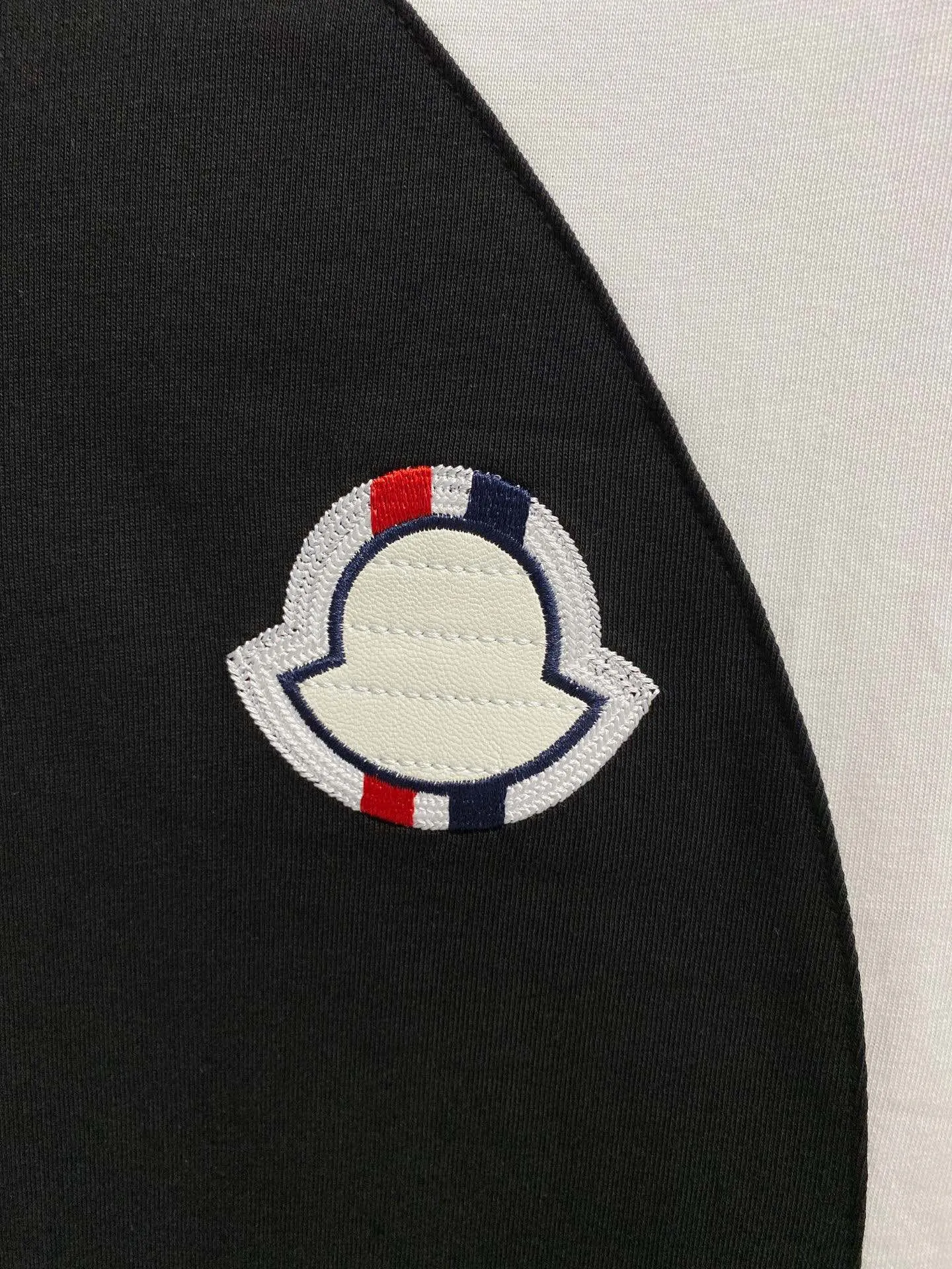P570 Brand [MONCLER Mouth Covered] 2025 round neck short-sleeved shorts suit. The pure cotton fabric upper body will not be stuffy, the smooth and comfortable skin-friendly effect is more breathable, the fabric has its own texture, classic logo technology, a new interpretation from a unique angle, fashionable and versatile choice! Size: M-3XL (maximum wear: 190 pounds)