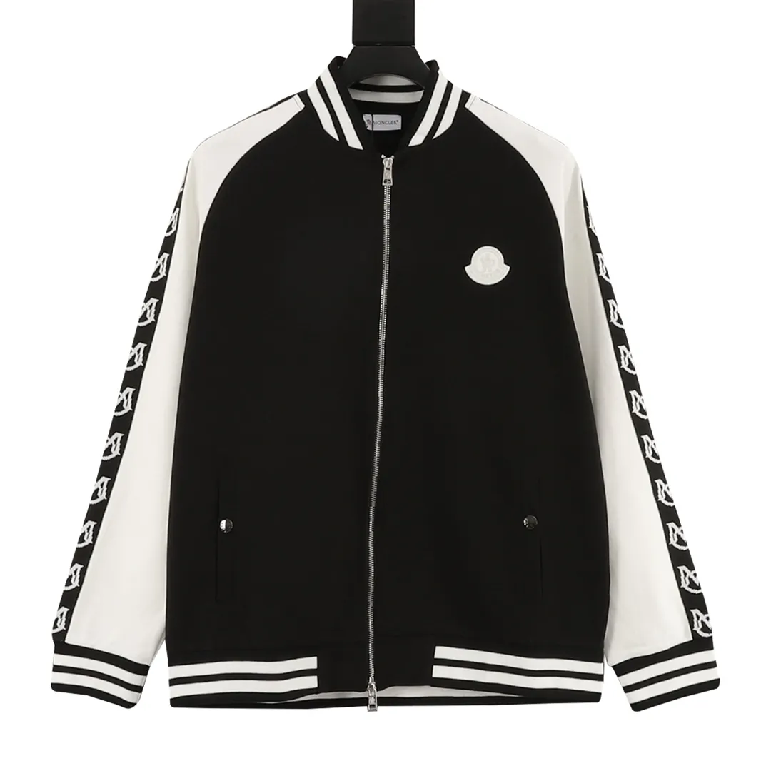 P540 Moncler/Mask 25Fw Colorblock embroidered micro-label logo webbing suit zipper jacket. A jacket with classic design and great appearance. The quality is impeccable. With quality control, you can directly buy high-end products that cannot be faulted! The fabric is made of high-grade cotton terry, with a rich and interesting texture. It is different from traditional sweatshirt and jacket fabrics. This fabric has a good hand feel. The new mask is the same for men and women, and is versatile for couples. Mengkou once again shocked the fashion world with its excellent craftsmanship and unique design, perfectly integrating luxury and fashion! Best paired with matching trousers! Color: Black Size: S-XL