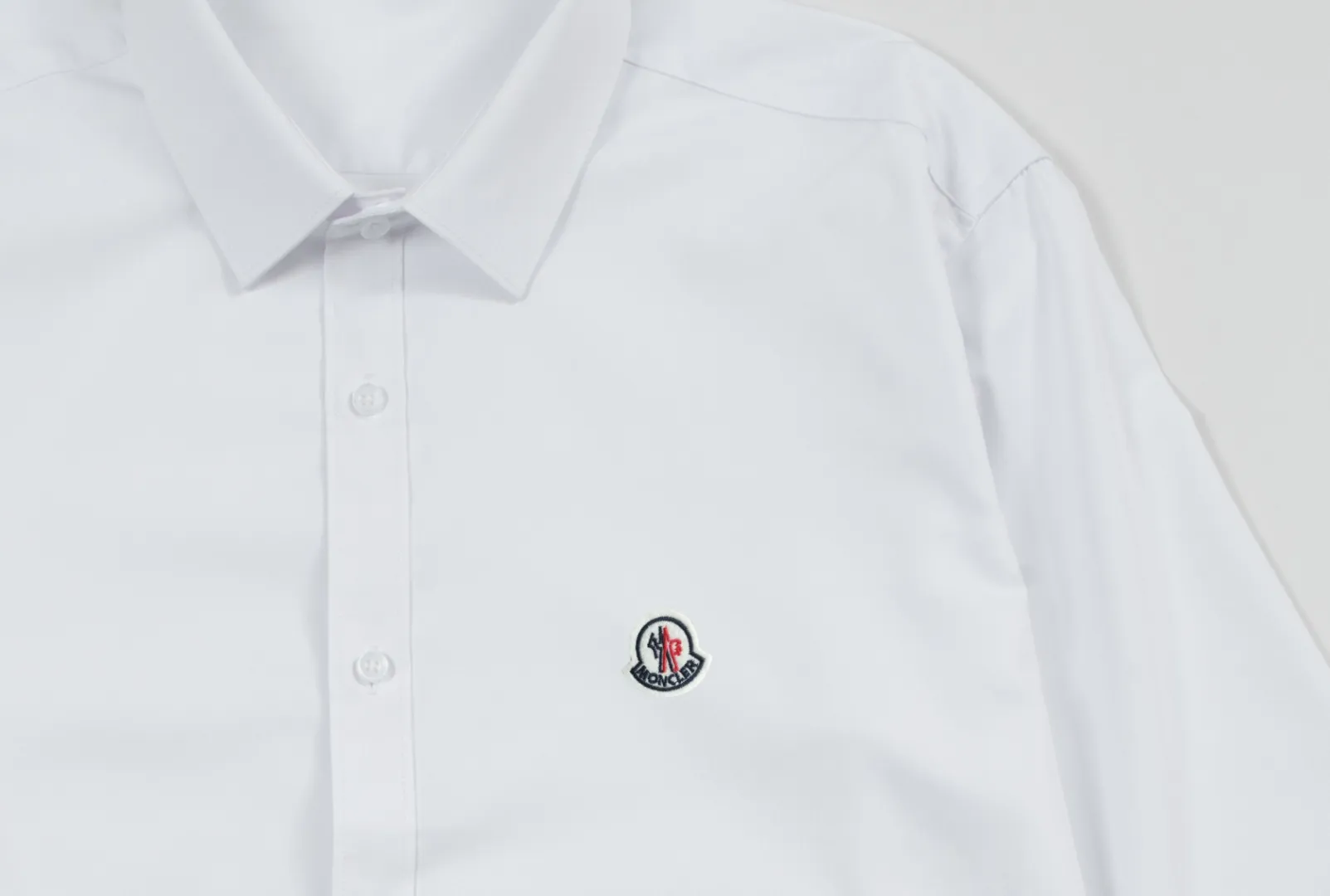 P270 Moncler official website classic brand logo design long-sleeved shirt, custom-dyed fabric, upper body full of high-end feel, pure cotton bamboo fiber fabric, high quality, same style for men and women. Size: 39-43 (M-3XL)