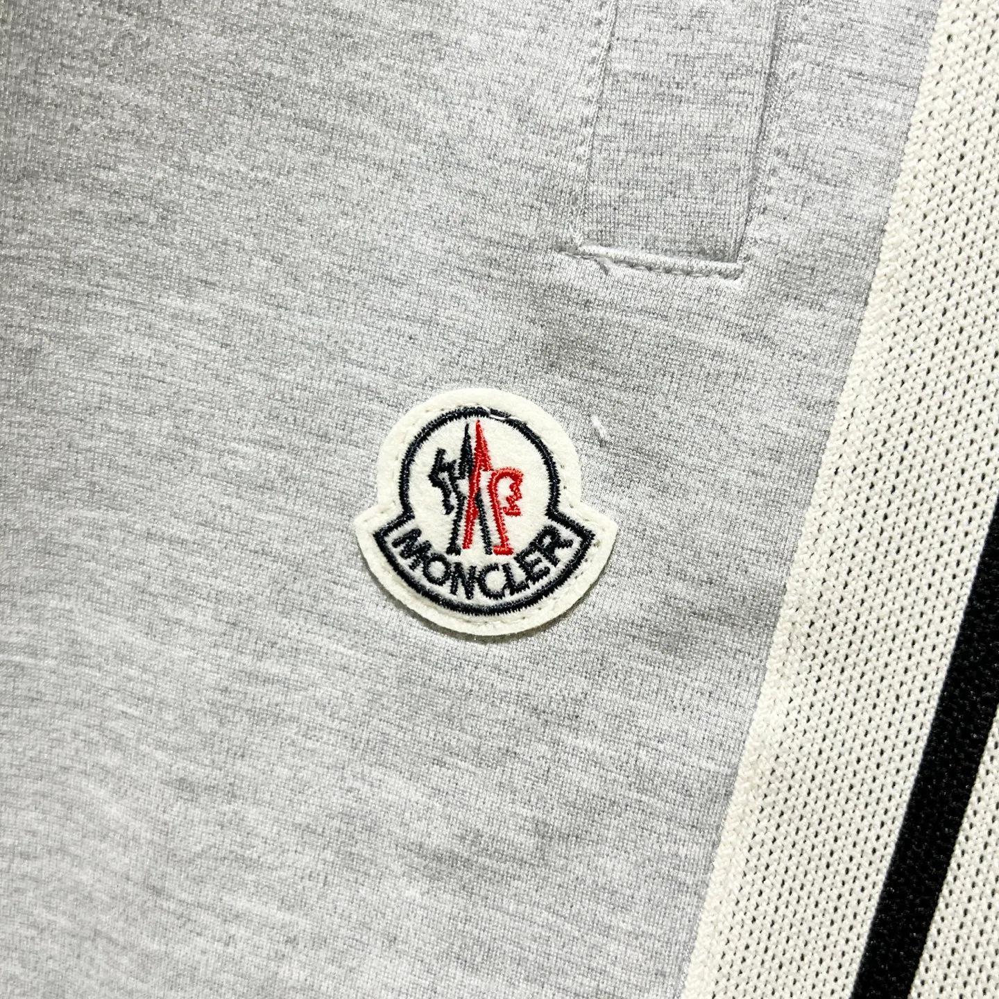 P230 MONCLER/muzzle Customized fabric suit casual sweatpants Simple side webbing splicing craftsmanship small chapter logo LOGO Official synchronization High version High quality Fashion personality Versatile trend Pure original quality Original fabric Hang tag Collar label Washed wheat Complete three standards Color: Black. Blue. Gray. Size: S-2XL