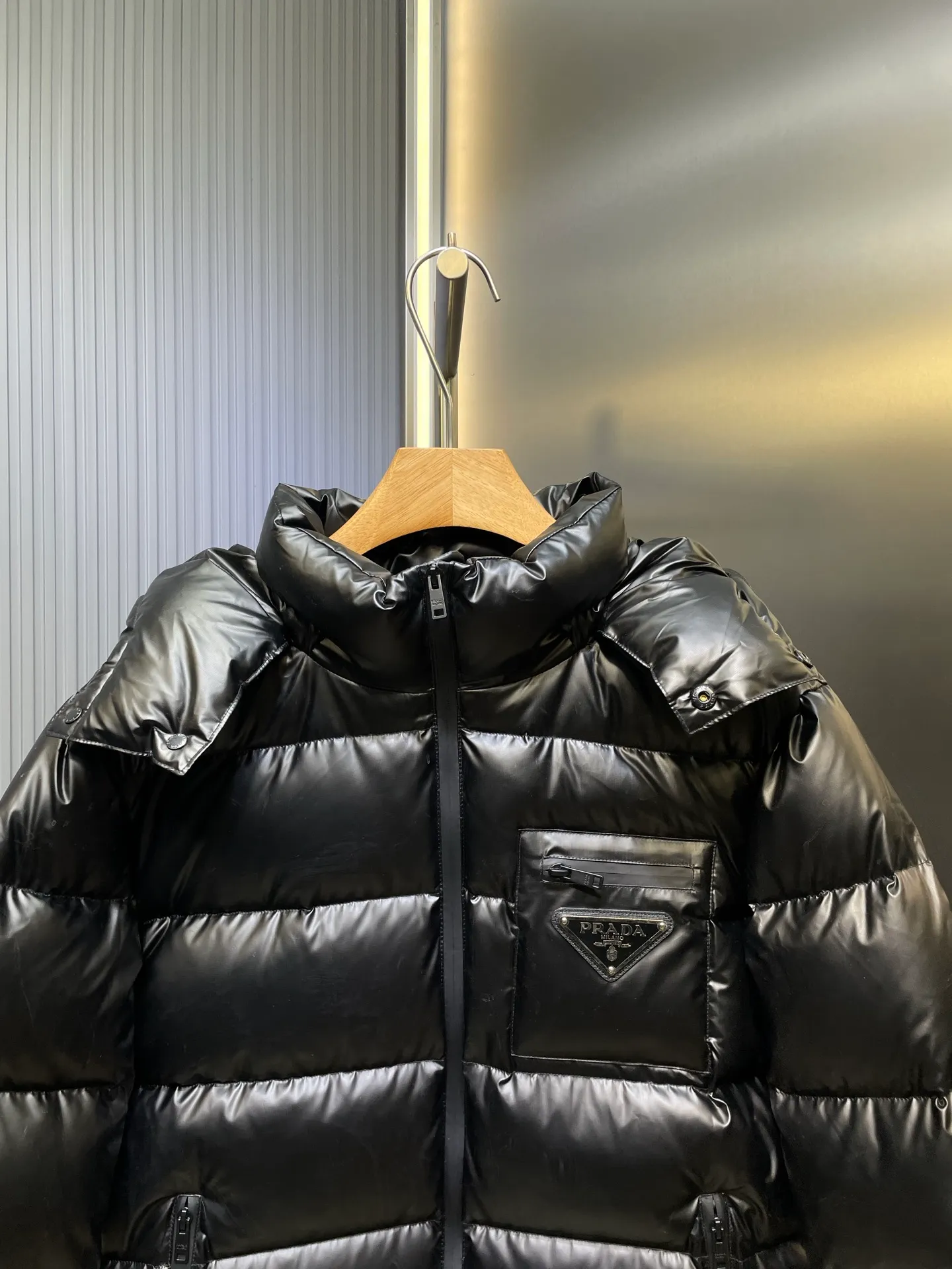 P1000 Moncler🌟New Autumn and Winter Down Jacket Original 1:1 Customized Hardware Accessories All Imported Original Customization Welcome to compare at the counter Absolutely high quality Use top-grade 95 white duck down Super soft Filled with fluffy and full feathers Super heavy-duty Fabric with excellent workmanship👍Perfect version Note⚠The fabric is super comfortable Exclusive model Non-market goods Same style for men and women Size: 48 50 52 54 56
