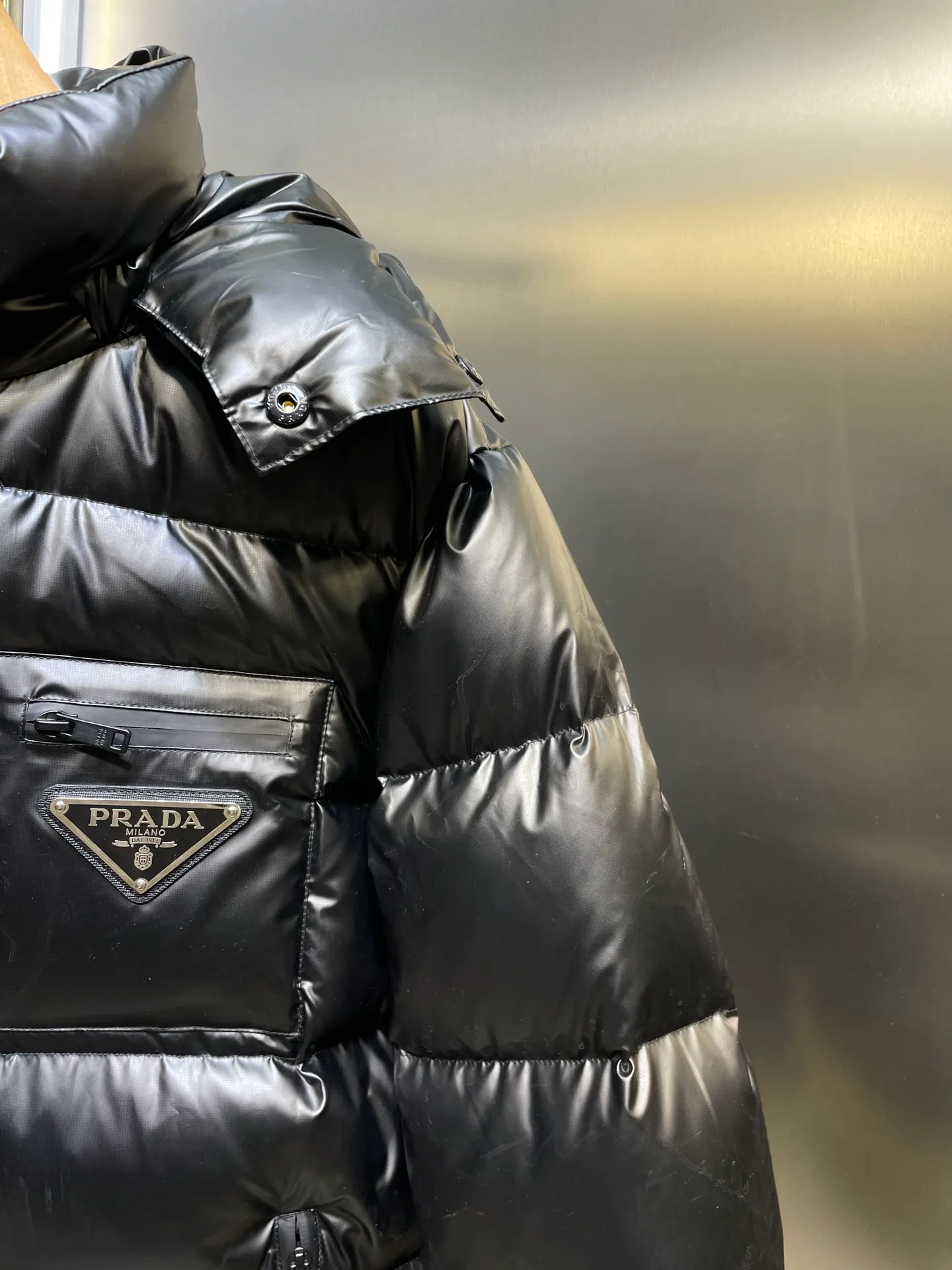P1000 Moncler🌟New Autumn and Winter Down Jacket Original 1:1 Customized Hardware Accessories All Imported Original Customization Welcome to compare at the counter Absolutely high quality Use top-grade 95 white duck down Super soft Filled with fluffy and full feathers Super heavy-duty Fabric with excellent workmanship👍Perfect version Note⚠The fabric is super comfortable Exclusive model Non-market goods Same style for men and women Size: 48 50 52 54 56