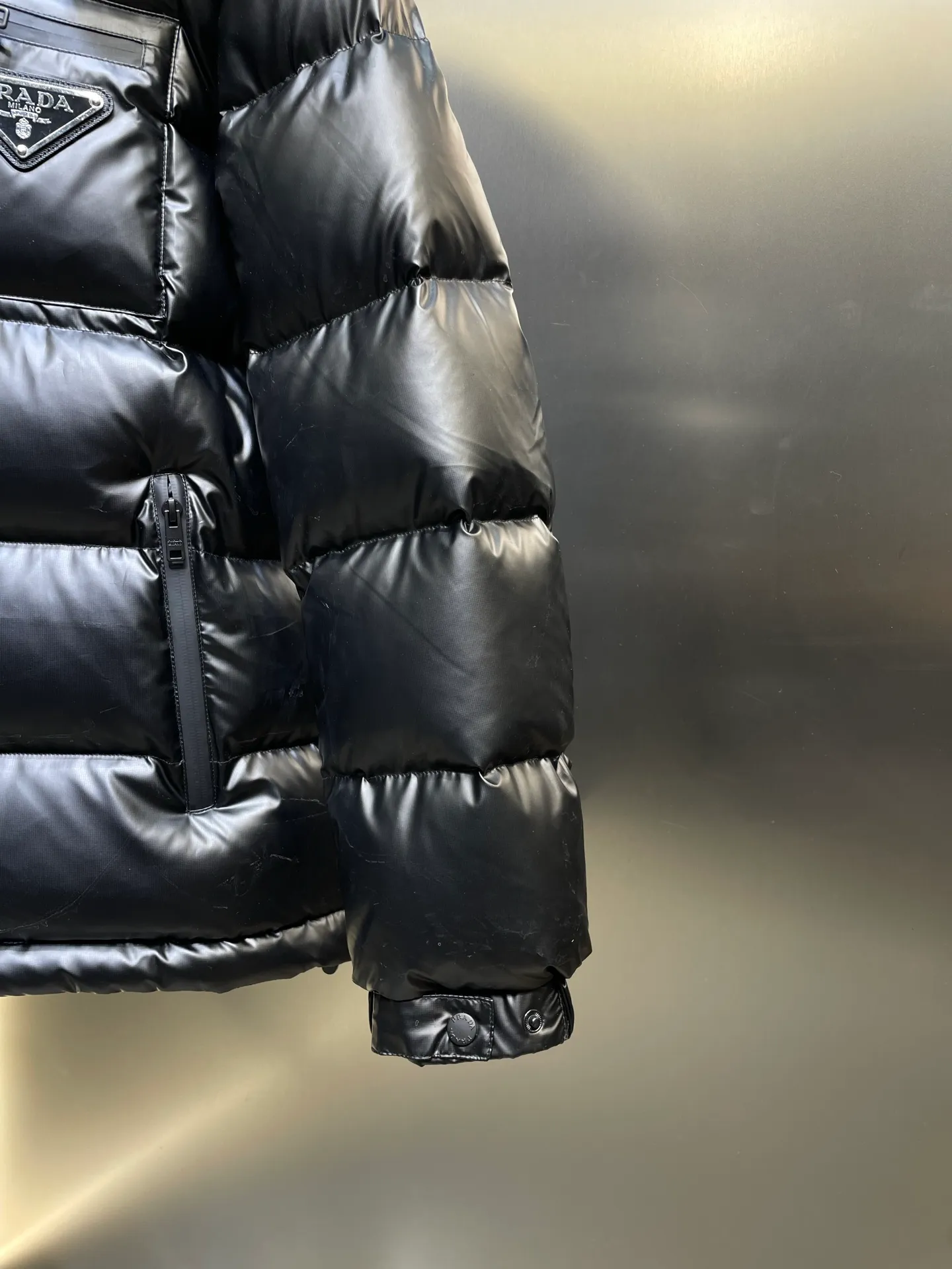 P1000 Moncler🌟New Autumn and Winter Down Jacket Original 1:1 Customized Hardware Accessories All Imported Original Customization Welcome to compare at the counter Absolutely high quality Use top-grade 95 white duck down Super soft Filled with fluffy and full feathers Super heavy-duty Fabric with excellent workmanship👍Perfect version Note⚠The fabric is super comfortable Exclusive model Non-market goods Same style for men and women Size: 48 50 52 54 56