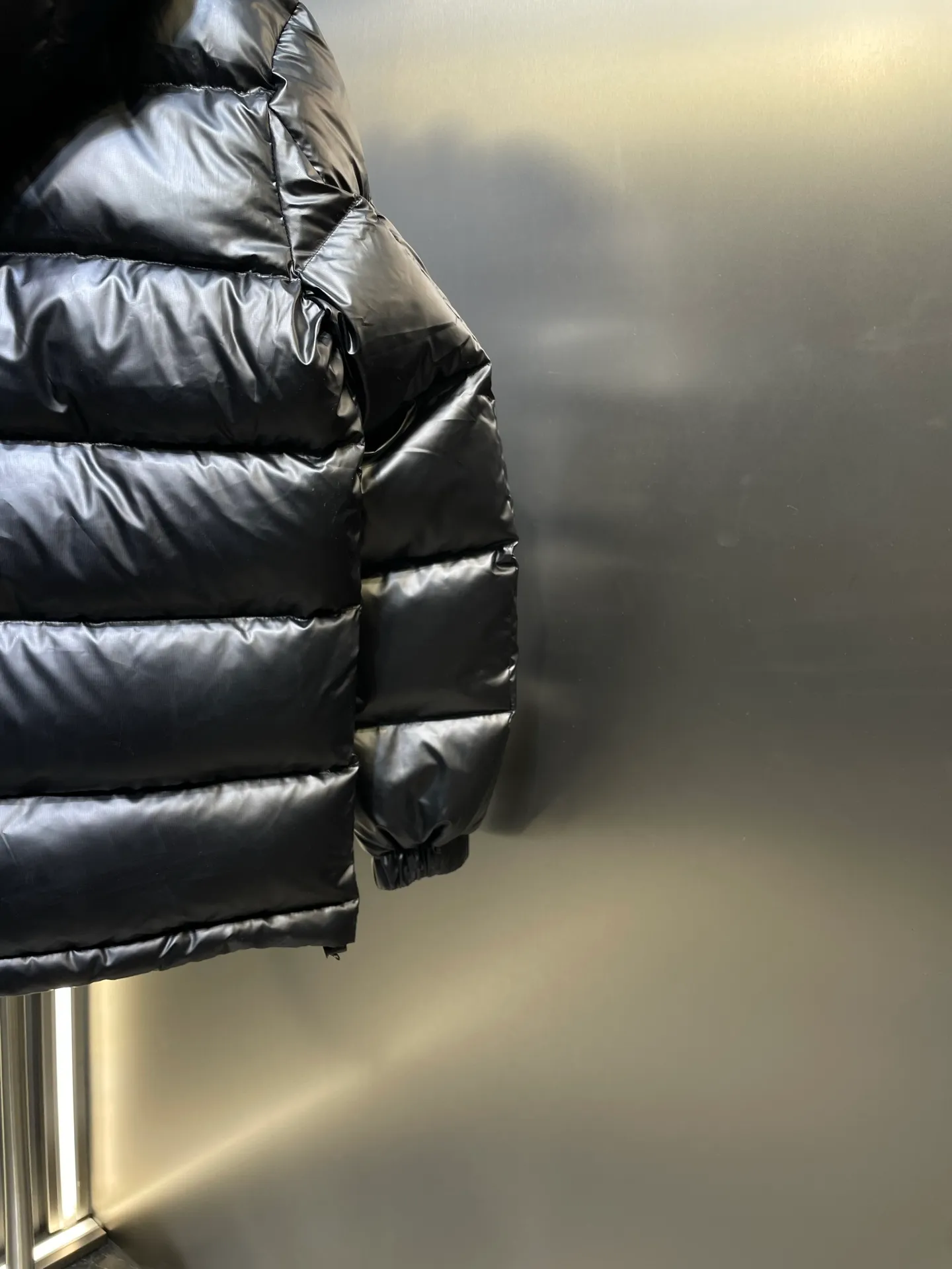 P1000 Moncler🌟New Autumn and Winter Down Jacket Original 1:1 Customized Hardware Accessories All Imported Original Customization Welcome to compare at the counter Absolutely high quality Use top-grade 95 white duck down Super soft Filled with fluffy and full feathers Super heavy-duty Fabric with excellent workmanship👍Perfect version Note⚠The fabric is super comfortable Exclusive model Non-market goods Same style for men and women Size: 48 50 52 54 56