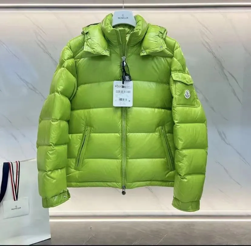 P760 new colors. Avocado green Moncler autumn and winter Maya hooded down jacket, the same style for men and women! 90 white goose down soft shell fabric feels delicate and smooth! Light and warm, the temperature locking effect is very good! It is full of filling, lightweight and does not press the body, fashionable and simple, very suitable for sweaters and sweaters, warm and stylish, double-layer windproof placket design, warm and cold, arm sleeve LOGO, windproof inner sleeves, every detail shows craftsmanship! #