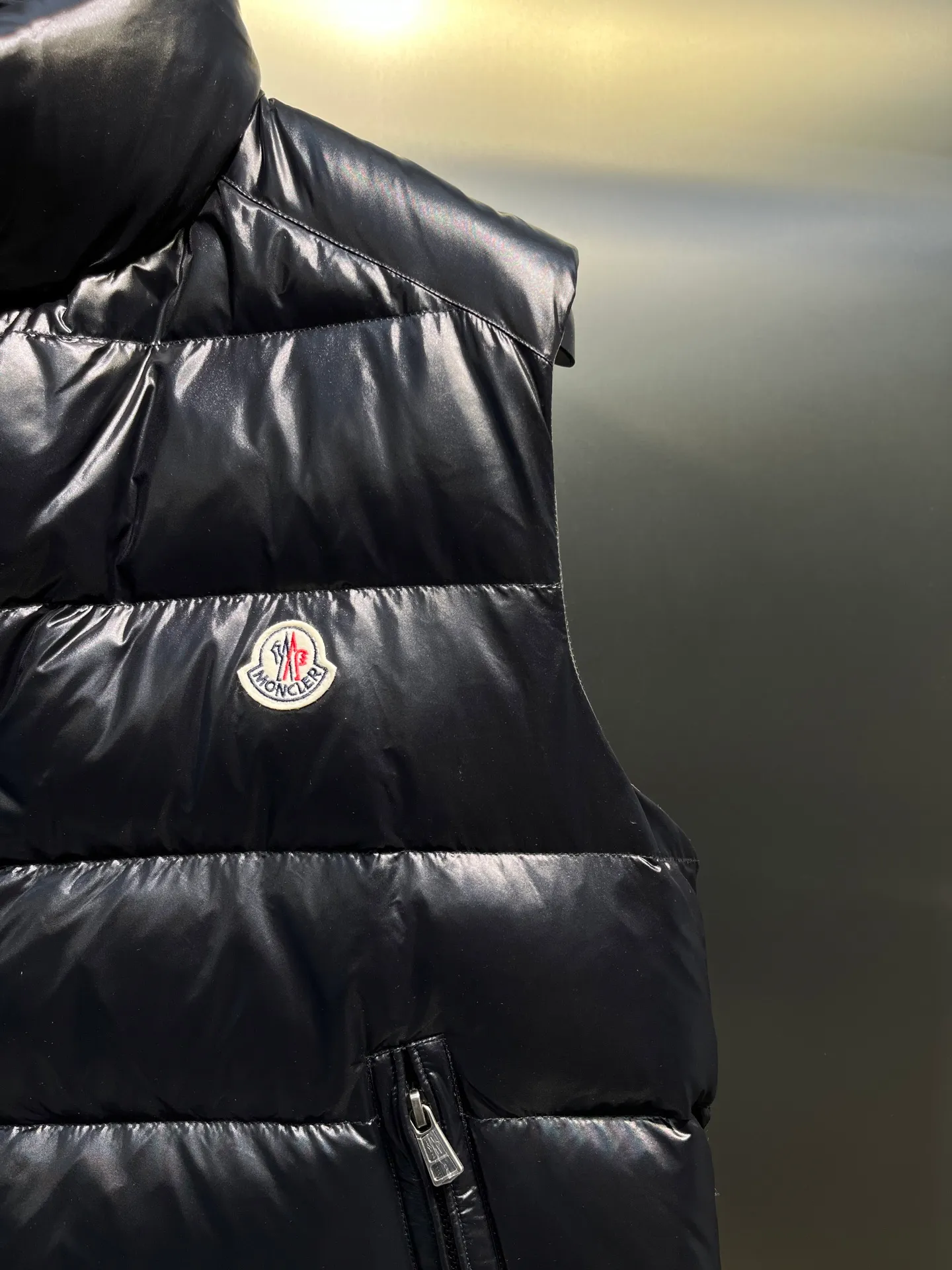 P490 moncler🌟Down vest Original customized hardware accessories are all imported and original customized. Welcome to compare. Absolutely high quality. Made of top-grade 95 white duck down. Super soft. Filled with fluffy and full feathers. Super heavy-duty. Fabric workmanship and perfect pattern. Note that the fabric is super comfortable. Exclusive model. Non-market product. Same style for men and women. Size: 123456