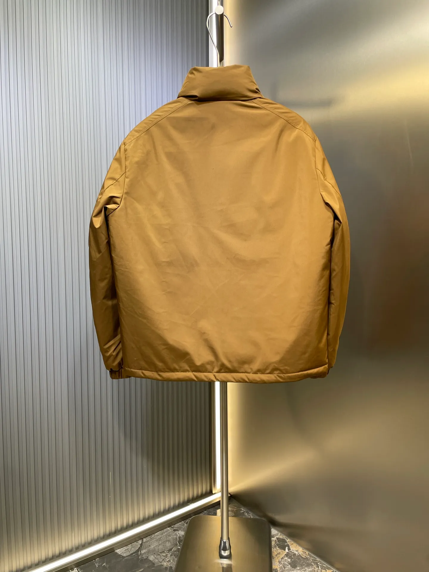 P1000 Moncler🌟Down Jacket The latest fashion designer down jacket for autumn and winter 2025. Every detail shows high-end craftsmanship. The design changes of structural tailoring show the diverse image changes of men. It is slim and neat, and tailored to meet the current popular multi-layered wear. Versatile style for life. G8644 Code number: 12345