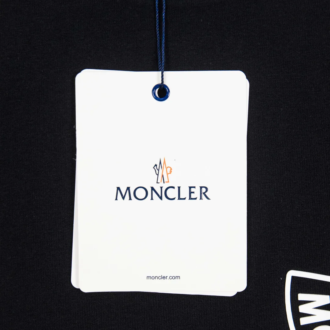 P190 💰 zp version [exclusive supply] MONCLER/muzzled 300g round neck short-sleeved T-shirt brand classic three-dimensional offset printing letter LOGO embossing process official synchronization high version high quality fashion personality versatile trend pure original quality original fabric hang tag collar label washed wheat three standards complete Color: Black. White. Size: S M L XL XXL Number: WS10015