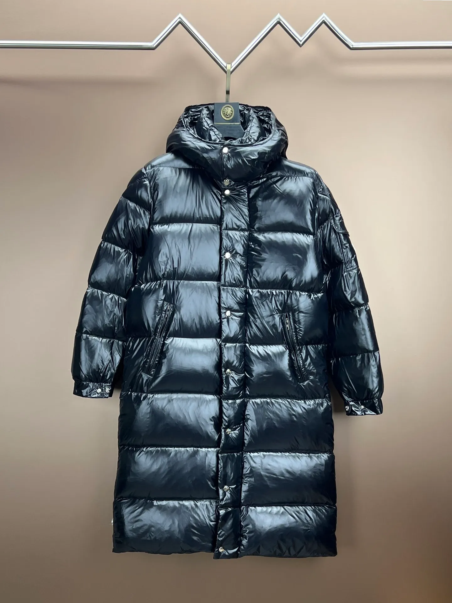 P920 Green lining, top version 🇫🇷𝐌𝐎𝐍𝐂𝐋𝐄𝐑/Meng Mou Victoria Victoria's same style down jacket# The fluffiness is visible to the naked eye. It uses national standard 95% white duck down. A good down jacket must be fluffy but not heavy. Code number 12345