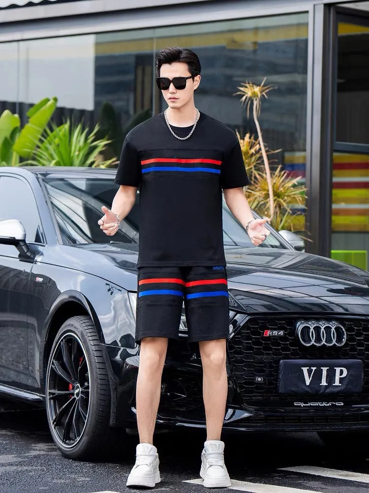 P560 Brand [MONCLER Mouth Covered] 2025 round neck short-sleeved shorts suit. The pure cotton fabric upper body will not be stuffy, the smooth and comfortable skin-friendly effect is more breathable, the fabric has its own texture, classic logo technology, a new interpretation from a unique angle, the first choice for fashion and versatility! Size: M-3XL (maximum wear: 190 pounds)