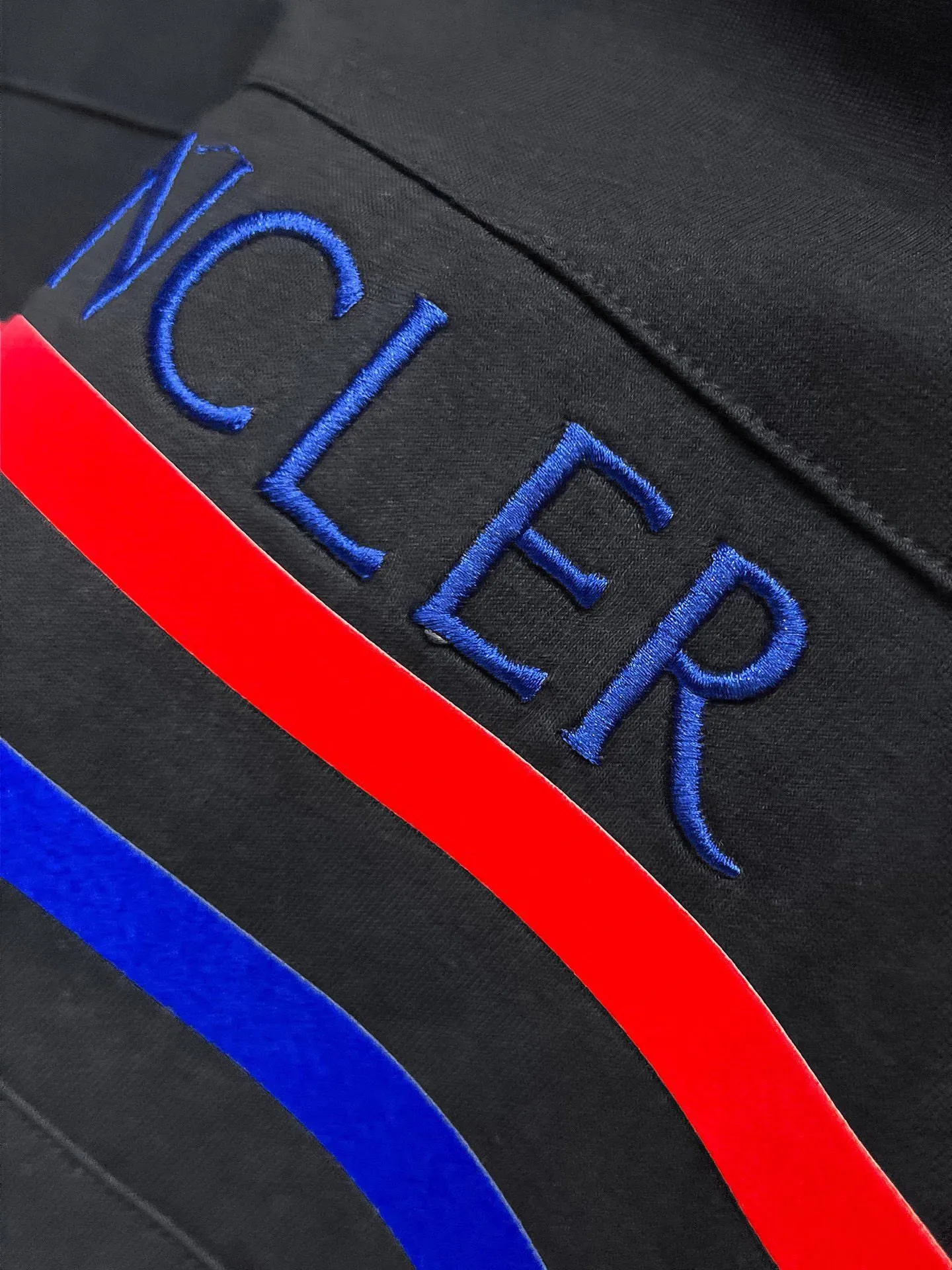 P560 Brand [MONCLER Mouth Covered] 2025 round neck short-sleeved shorts suit. The pure cotton fabric upper body will not be stuffy, the smooth and comfortable skin-friendly effect is more breathable, the fabric has its own texture, classic logo technology, a new interpretation from a unique angle, the first choice for fashion and versatility! Size: M-3XL (maximum wear: 190 pounds)
