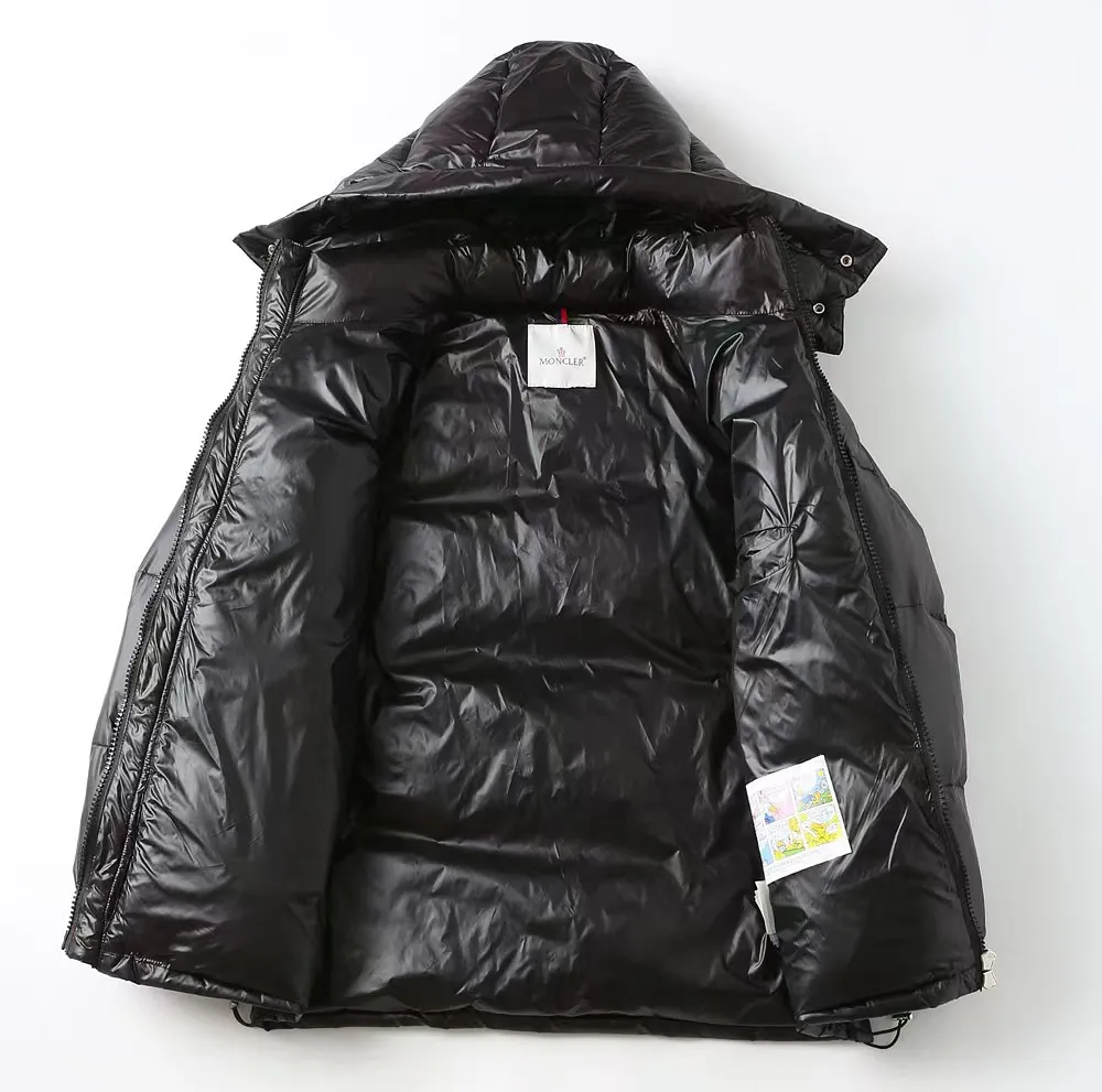 P840 MONCLER/Mask "Official website same style with classic embroidered small label splicing pockets" Hooded down jacket - Fabric: National standard 90 white duck down jacket, made of polyester fiber fabric. Comfortable and warm, perfect appearance, good bulk recovery after compression, heat accumulation and warmth locking. Complete three standards. Original fabric. Official same style. Different from ordinary version on the market - Color: black - Size: M L XL XXL XXL XXXL - Purchase the original mold and create it with a full set of customized accessories. Details determine success or failure.  - Accessories: The original accessories are complete with one to one and three standards, os off-shoulder version, same style for men and women, official website quality - no gender distinction, same style for men and women