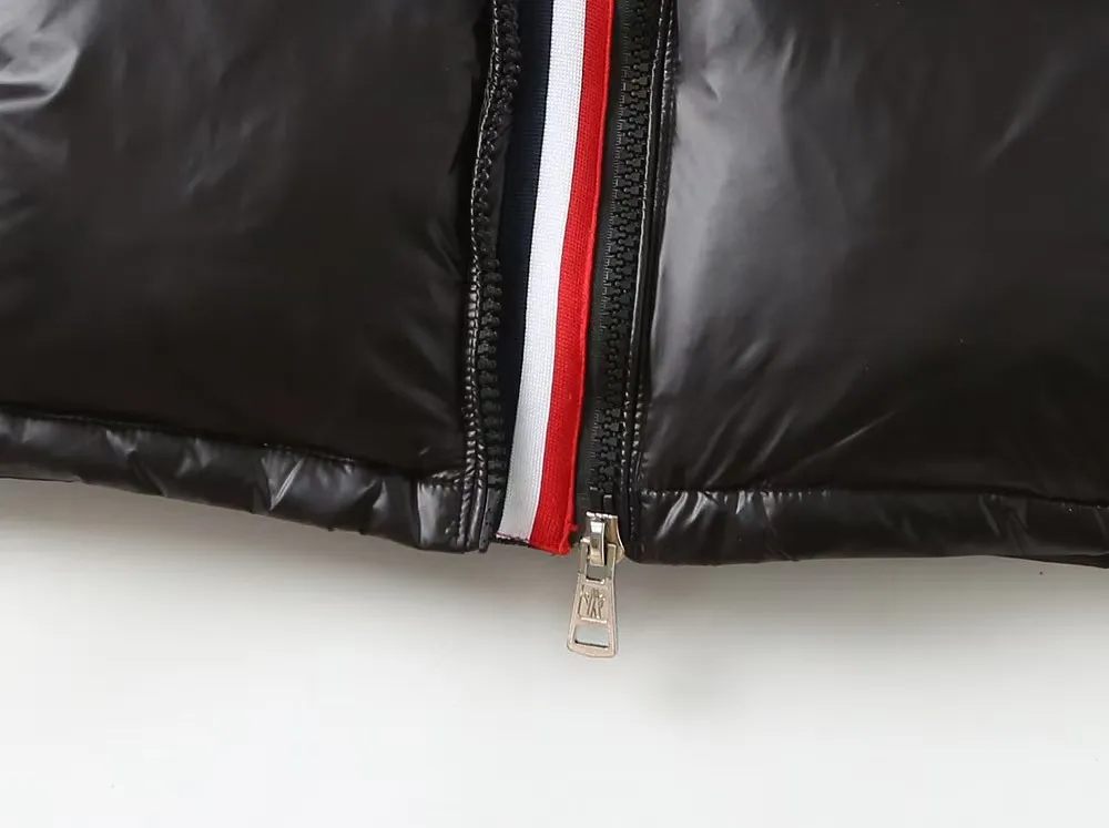 P840 MONCLER/Mask "Official website same style with classic embroidered small label splicing pockets" Hooded down jacket - Fabric: National standard 90 white duck down jacket, made of polyester fiber fabric. Comfortable and warm, perfect appearance, good bulk recovery after compression, heat accumulation and warmth locking. Complete three standards. Original fabric. Official same style. Different from ordinary version on the market - Color: black - Size: M L XL XXL XXL XXXL - Purchase the original mold and create it with a full set of customized accessories. Details determine success or failure.  - Accessories: The original accessories are complete with one to one and three standards, os off-shoulder version, same style for men and women, official website quality - no gender distinction, same style for men and women
