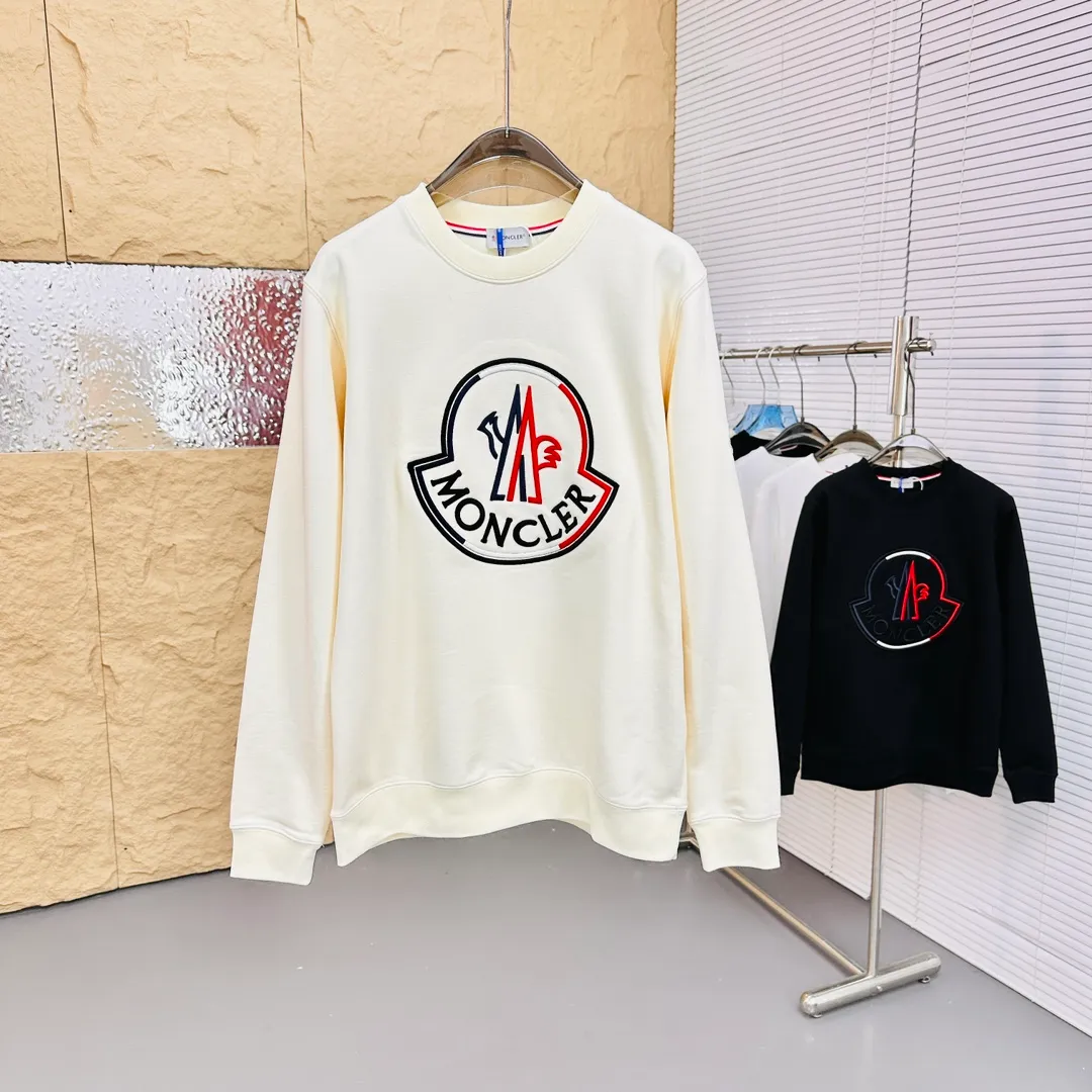 P280 Brand: Mengkou🤳𝐌𝐎𝐍𝐂𝐋𝐄𝐑 Fabric: ☑️Made of 440g double-strand pure cotton terry👕 Fabric: ☑️Thread with 1*1 double yarn thread. 🔜Comes with dyeing in the same tank. Craftsmanship: ☑️The embroidery uses 3D three-dimensional embroidery technology, 🇧🇫The original computer scan and print is restored 1:1. The pattern is clear and the needle count is dense. It is a rare high-end product on the market! 🇲🇩All three standards are complete! Size: ☑️S 〰️M 〰️L 〰️XL 〰️XXL