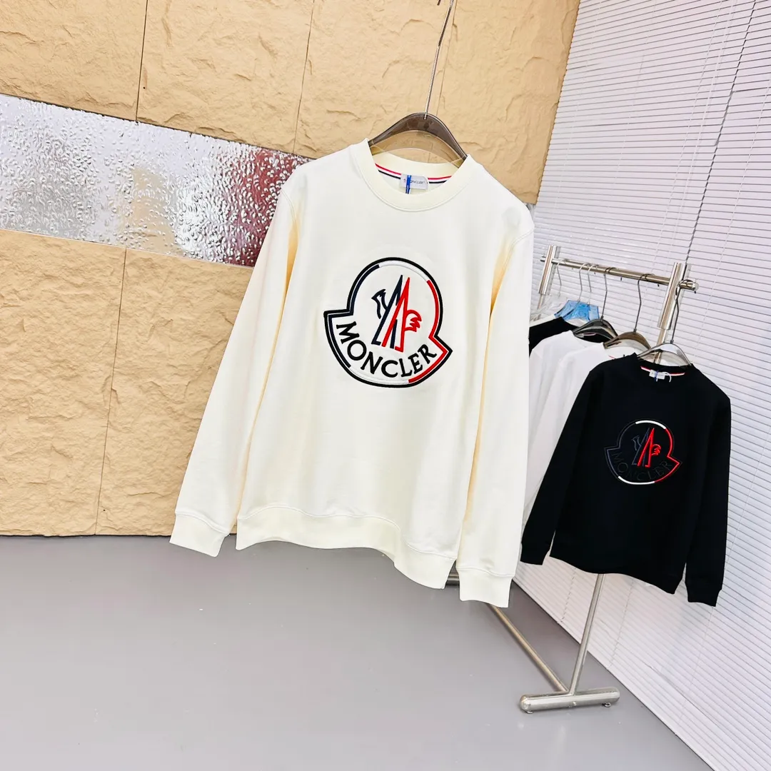 P280 Brand: Mengkou🤳𝐌𝐎𝐍𝐂𝐋𝐄𝐑 Fabric: ☑️Made of 440g double-strand pure cotton terry👕 Fabric: ☑️Thread with 1*1 double yarn thread. 🔜Comes with dyeing in the same tank. Craftsmanship: ☑️The embroidery uses 3D three-dimensional embroidery technology, 🇧🇫The original computer scan and print is restored 1:1. The pattern is clear and the needle count is dense. It is a rare high-end product on the market! 🇲🇩All three standards are complete! Size: ☑️S 〰️M 〰️L 〰️XL 〰️XXL