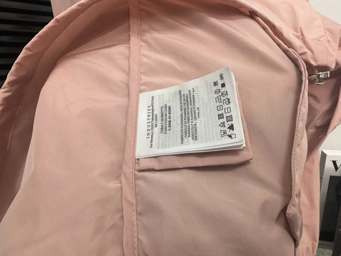 P480 [Moncler] Hooded Sun Protection Jacket for Women with Mouth Cover, Short Jacket, Sun Protection Jacket. Super breathable, perfect for sun protection in summer! This year’s hot workwear element, the mid-length version is also great at covering your flesh! The original hardware mold opening cannot be said to be similar, it can only be said to be exactly the same. Color: Black Milky White Pink Size: 0 1 2