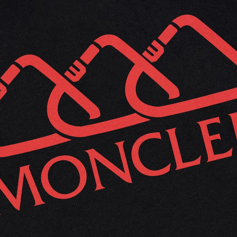 P240 Recommend the most popular Moncler masked 380g printed terry crew neck sweatshirt. Breathable pure cotton fabric. The texture is very soft and comfortable. No shrinkage, no deformation, no pilling). Original customized accessories. Collar label. Wash mark. Hang tag. Packaging (perfect details). Color: White. Black. Size: XS S M L.