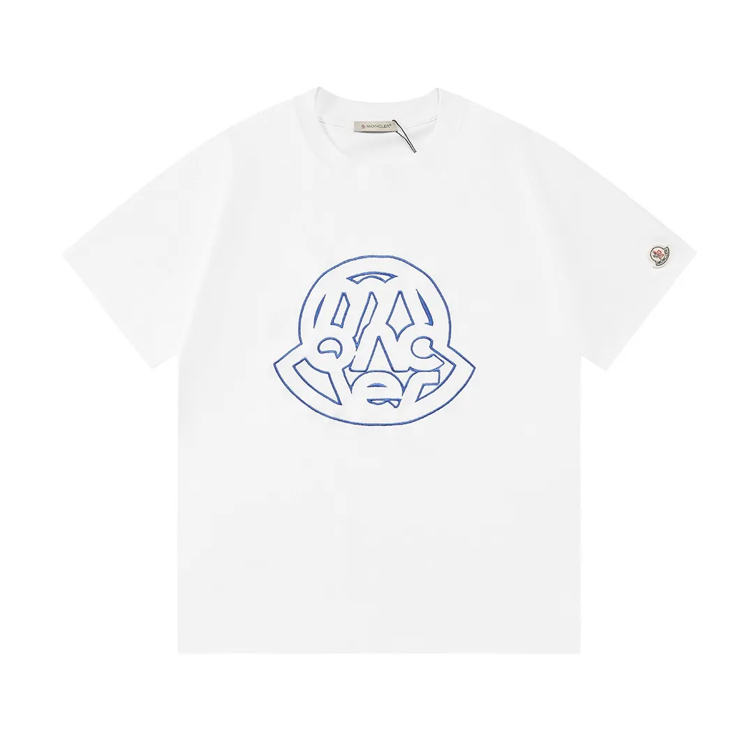 P150 Moncler 2026 early spring new style, official website synchronization, three-dimensional heavy-duty embroidered letter logo, customized small armband, same style for men and women, short-sleeved T-shirt ·Customized 300g weight 100% double yarn pure cotton fabric ·Design dyed 32 double-strand threads ·Collar label, hangtag, main mark and three labels complete Color: White Size: XS S M L