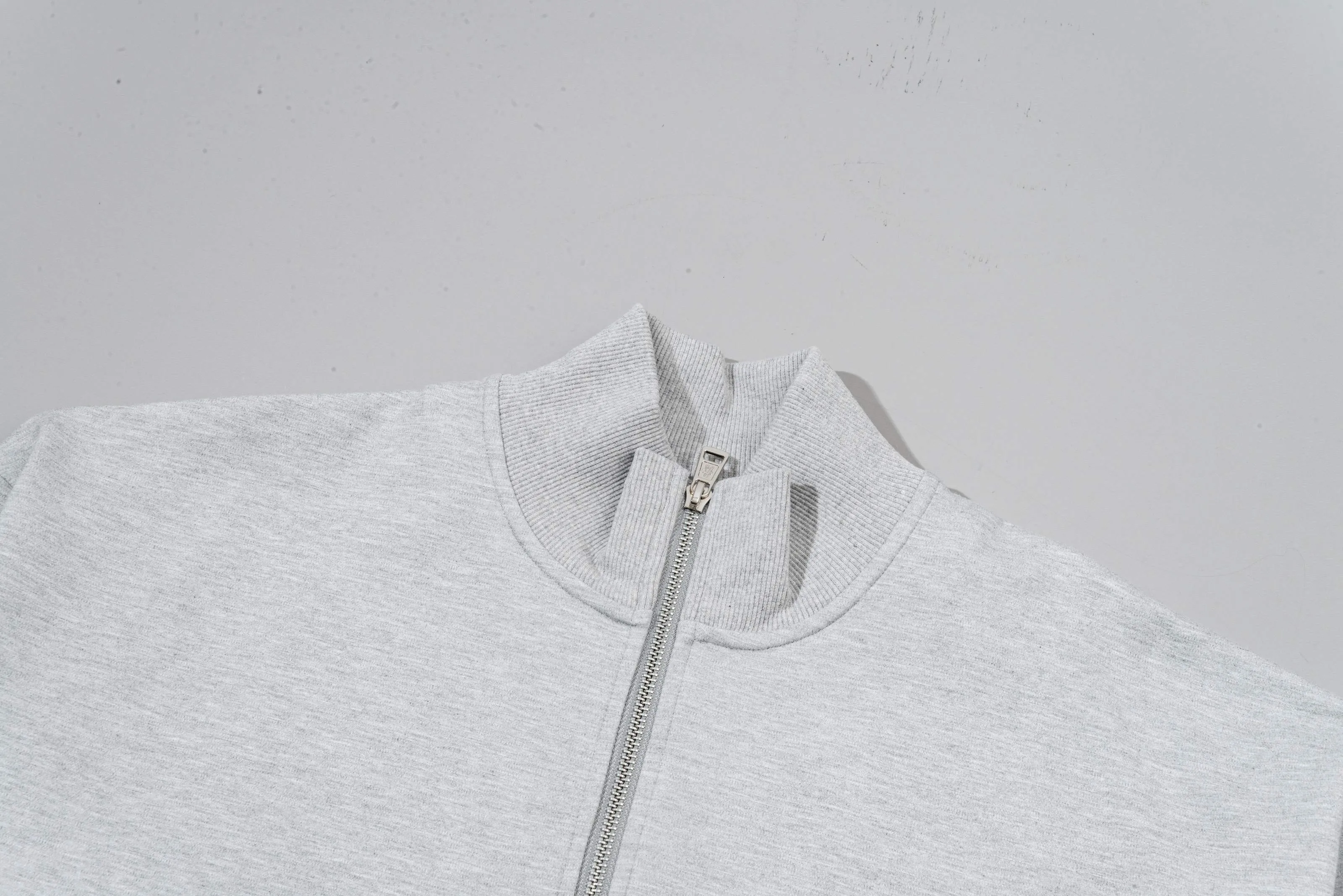 P270 MONCLER/Muzzle Custom fabric suit casual sweatpants Red and blue ribbon splicing design brand Zhangzi LOGO process Official synchronization High version High quality Fashion personality Versatile trend Pure original quality Original fabric Hang tag Collar label Washed wheat Complete three standards Color: blue. Gray. Size: S-2XL