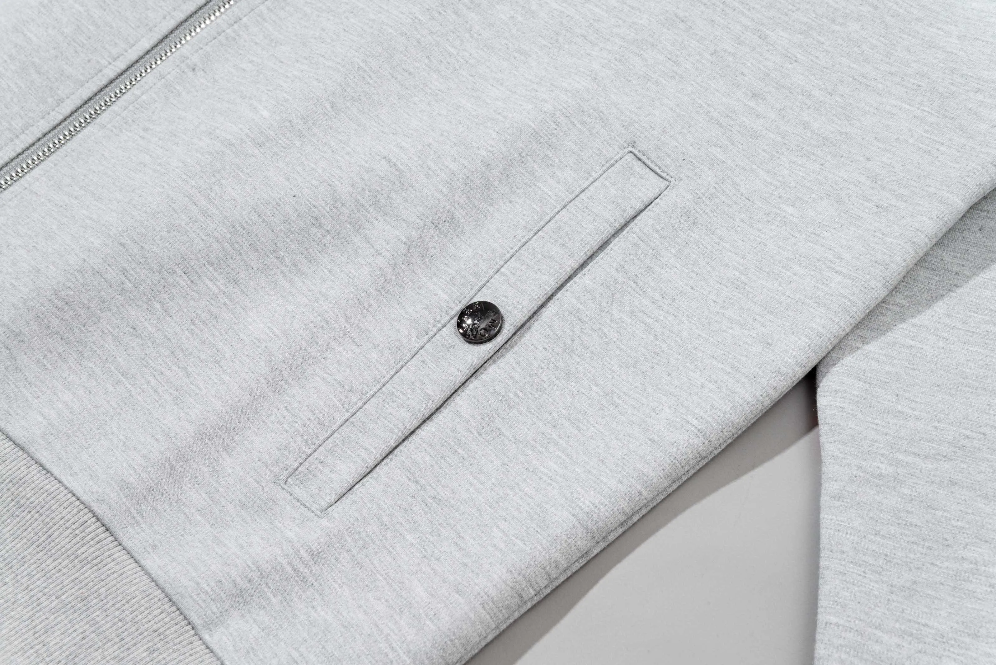 P270 MONCLER/Muzzle Custom fabric suit casual sweatpants Red and blue ribbon splicing design brand Zhangzi LOGO process Official synchronization High version High quality Fashion personality Versatile trend Pure original quality Original fabric Hang tag Collar label Washed wheat Complete three standards Color: blue. Gray. Size: S-2XL