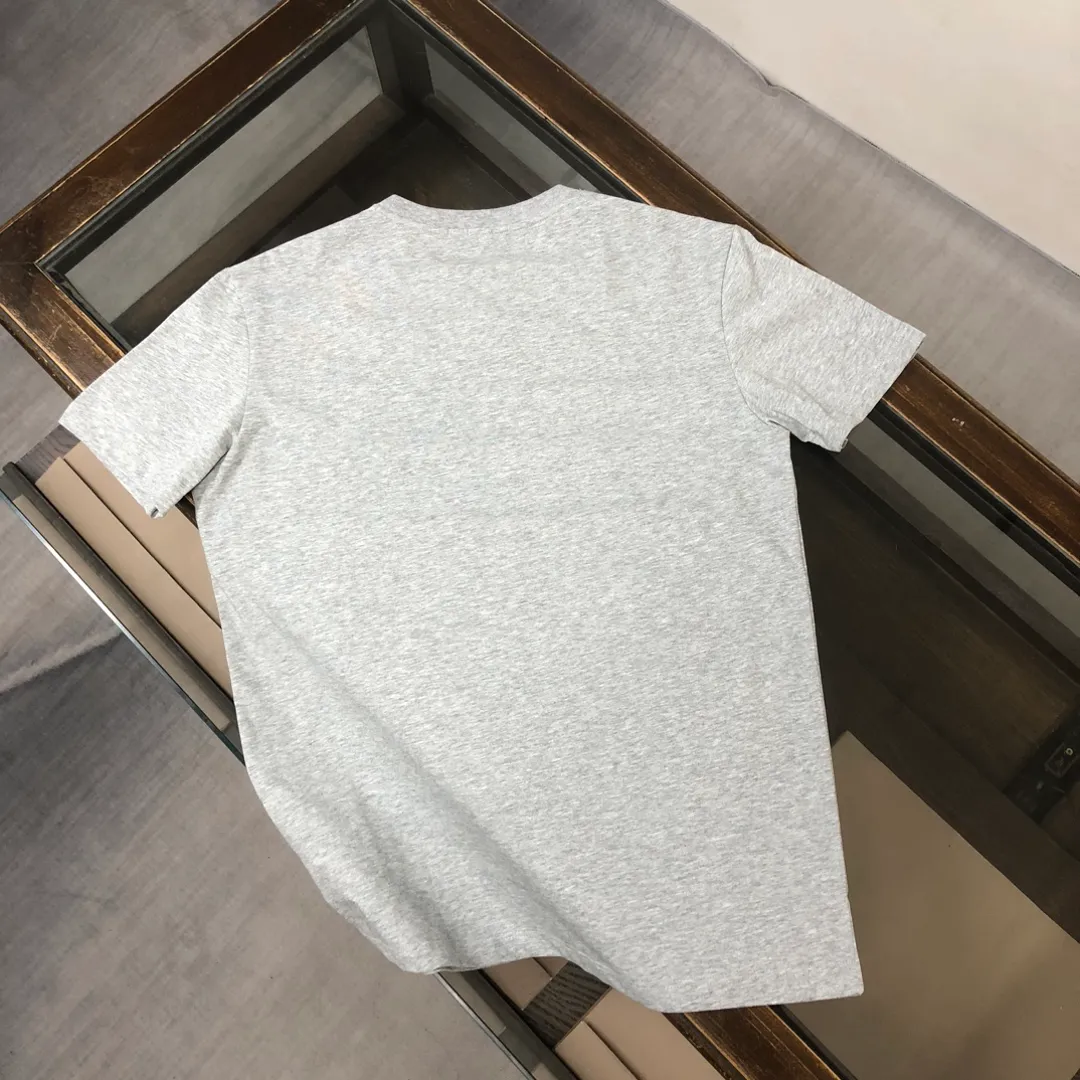 P160 🔥MONCLER The latest short-sleeved T-shirt for couples ~ Special brand letter printing technology on the chest ~ The fabric upper body is comfortable and breathable, not stiff, slim cut, specially customized fabrics! The upper body is comfortable and stylish, and it can be worn alone as an inner layer. It is a must-have for fashionistas! ! ! Color: black, white, gray Size: S～XL (loose version, please state your height and weight when placing an order)