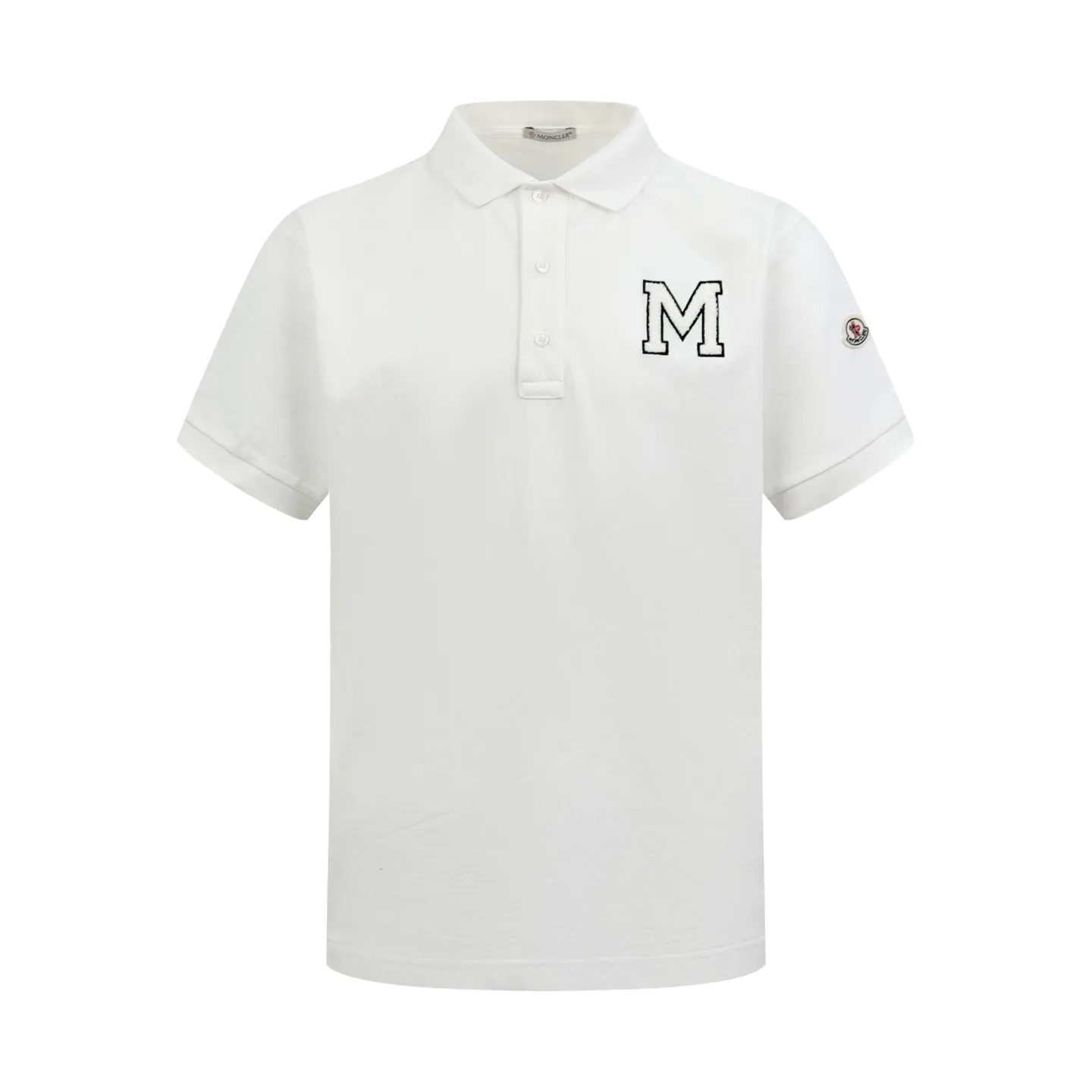 P270 Moncler terry embroidered Polo shirt. Customized piqué pure cotton sateen. Soft and waxy to the touch. Light and drape. Ivory white is used to interpret the restrained philosophy of high-end white. It gives the white a sense of warmth and breathing. The M letter on the chest is outlined with beige lines on the ivory white, giving the Polo shirt an instant relief-like spatial layer. Matching the badges on the sleeves complements each other to highlight the brand style. Add vitality and detailed beauty. The Polo shirt interprets the new style of design and wear. Technique 1: Use towel embroidery technique, a traditional hand-embroidery technique that uses stitching for embroidery. It is completed by changing the hooking action of a special machine head. The coils are interlocked one by one to bring a towel-like texture and effect. Technique 2: The fabrics are washed and have a better hand feel. Not easy to deform, not easy to shrink, not easy to fade, and maintain long-term beauty. Accessories: Customized 1:1 Moncler embroidery logo Customized 1:1 Moncler buttons Customized 1:1 Moncler trademark Fit: Loose fit Size: S M L XL Style number: BB761