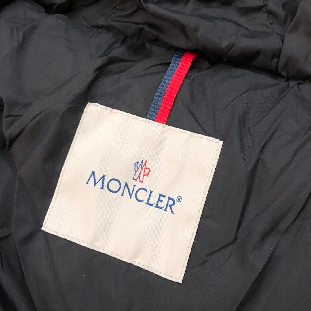 P1180 ——————🧡Women’s MONCLER women’s 🙎🙎25 winter down jacket! Featuring a fox fur collar! Authentic original purchase, long down jacket, super thick, absolute counter version with matching belt, elongates legs, slims waist, original imported hardware, details, material %90 white goose down, %10 white duck down (fur collar is detachable) Color: black, size: 1-2-3-4