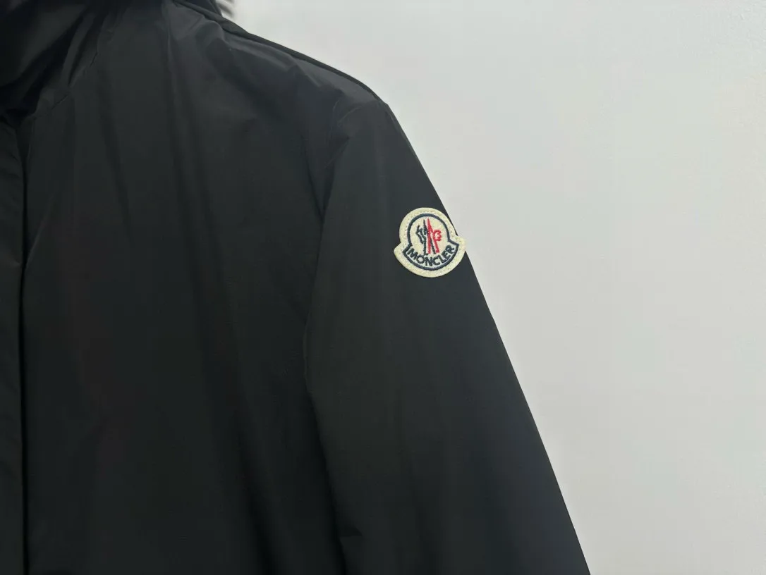 P480 [Moncler] Hooded Sun Protection Jacket for Women with Mouth Cover, Short Jacket, Sun Protection Jacket. Super breathable, perfect for sun protection in summer! This year’s hot workwear element, the mid-length version is also great at covering your flesh! The original hardware mold opening cannot be said to be similar, it can only be said to be exactly the same. Color: Black Milky White Pink Size: 0 1 2