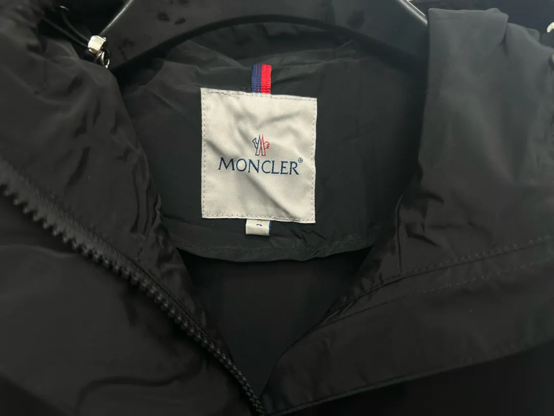 P480 [Moncler] Hooded Sun Protection Jacket for Women with Mouth Cover, Short Jacket, Sun Protection Jacket. Super breathable, perfect for sun protection in summer! This year’s hot workwear element, the mid-length version is also great at covering your flesh! The original hardware mold opening cannot be said to be similar, it can only be said to be exactly the same. Color: Black Milky White Pink Size: 0 1 2