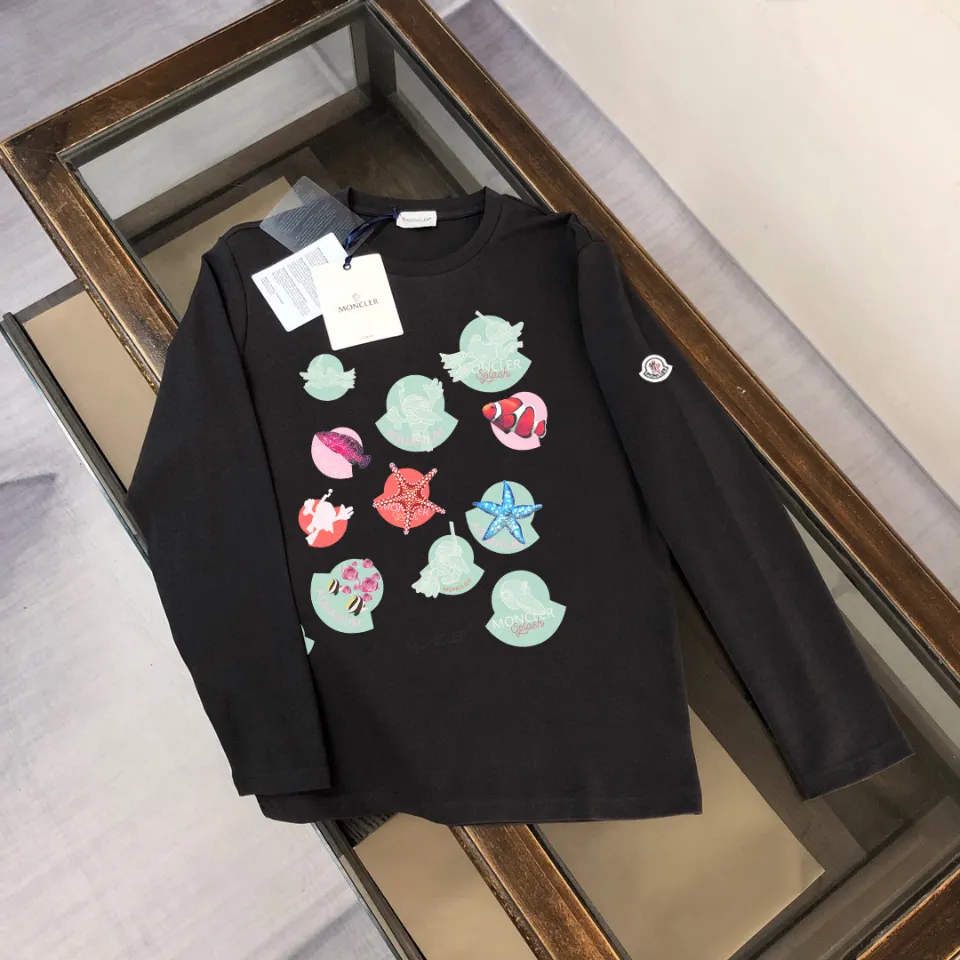 P180, a non-off-the-shelf model, you can trust it. Moncler printed long-sleeved T-shirt, 240g breathable cotton fabric, very soft and comfortable texture, does not shrink, does not deform, does not ball), can be worn alone as a base layer. Original customized accessories, collar label, care mark, hangtag, packaging (perfect details) Color: White Black Size: XS S M L