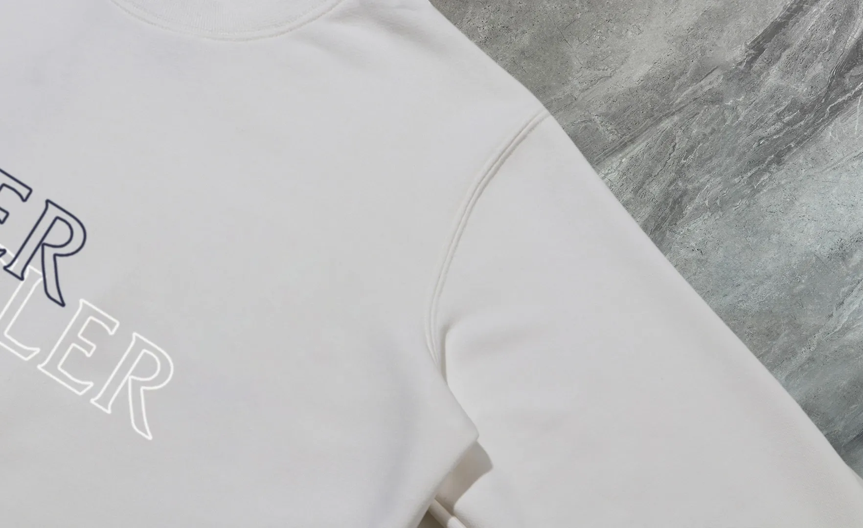 P210 High-version sweatshirt) [Long-term stock] 〖𝐌𝐎𝐍𝐂𝐋𝐄𝐑~Mask〗 Made of 440g heavy-weight fabric. It is different from the market currency. It can be matched with any variety and is properly handsome. 😎The whole dress is made of double waistcoats. The double waistcoats make the whole dress more three-dimensional. Not ordinary factories can do such fine work. 2025 Spring catwalk version of the T stage, on sale at the counter, exquisitely printed round neck terry sweatshirt, high-end double-ply cotton, custom-made stretch ribs, dyed in the same vat, complete with three standards, matched with digital printing patterns and very breathable, same style for men and women, color: black, white, apricot, size: S M L XL 2XL