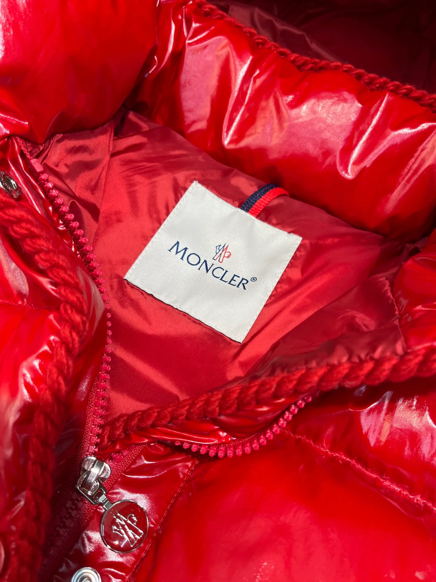 P860 Moncler🌟25 new oil wax leather waist style GLAREIN hooded long-sleeved down jacket for women. Oil wax leather coated new fabric, slim design style, warm and slimming, 90% duck down filling, molded custom hardware. Color: red, white, blue, black Code number: 1234