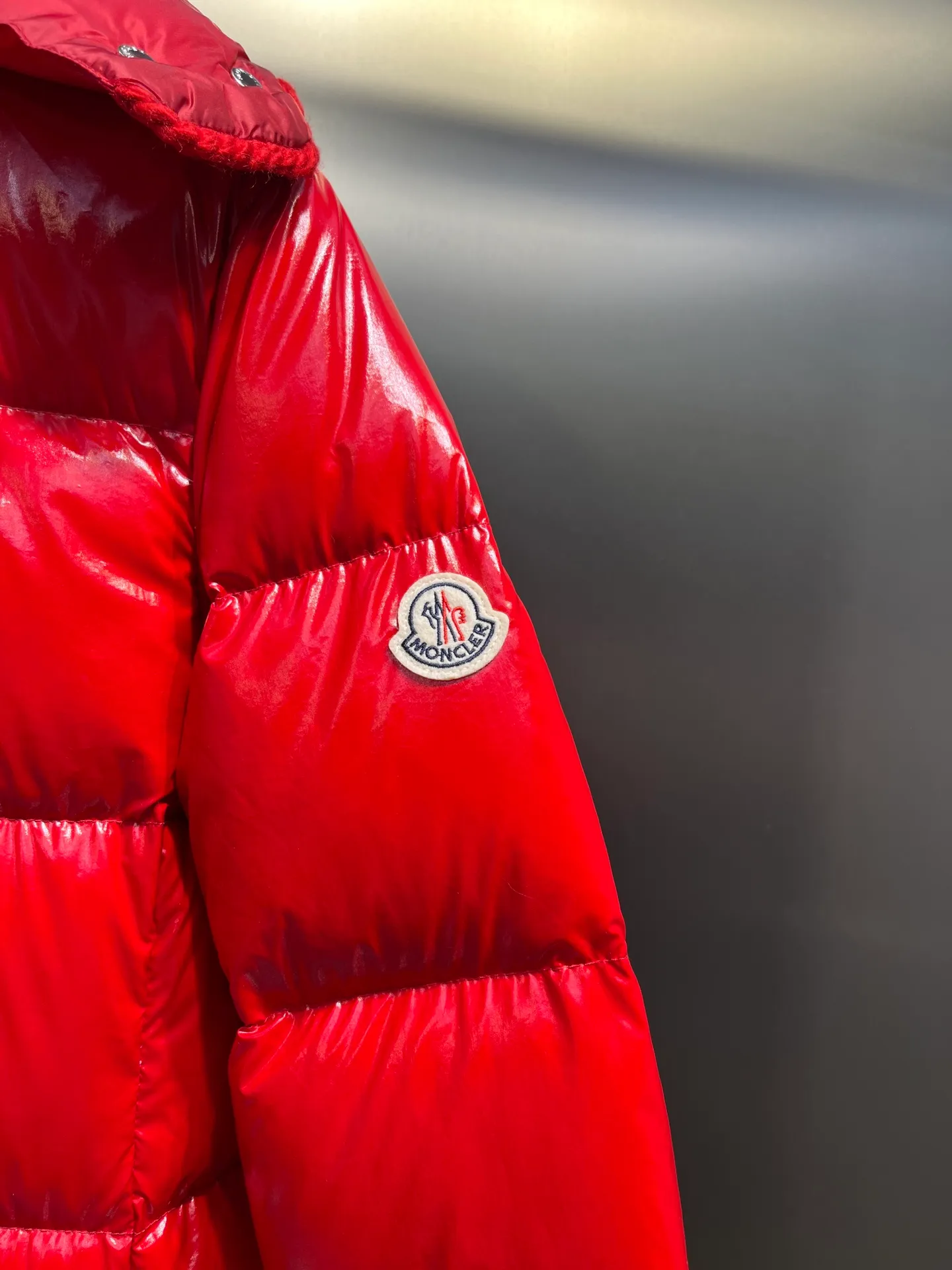 P860 Moncler🌟25 new oil wax leather waist style GLAREIN hooded long-sleeved down jacket for women. Oil wax leather coated new fabric, slim design style, warm and slimming, 90% duck down filling, molded custom hardware. Color: red, white, blue, black Code number: 1234