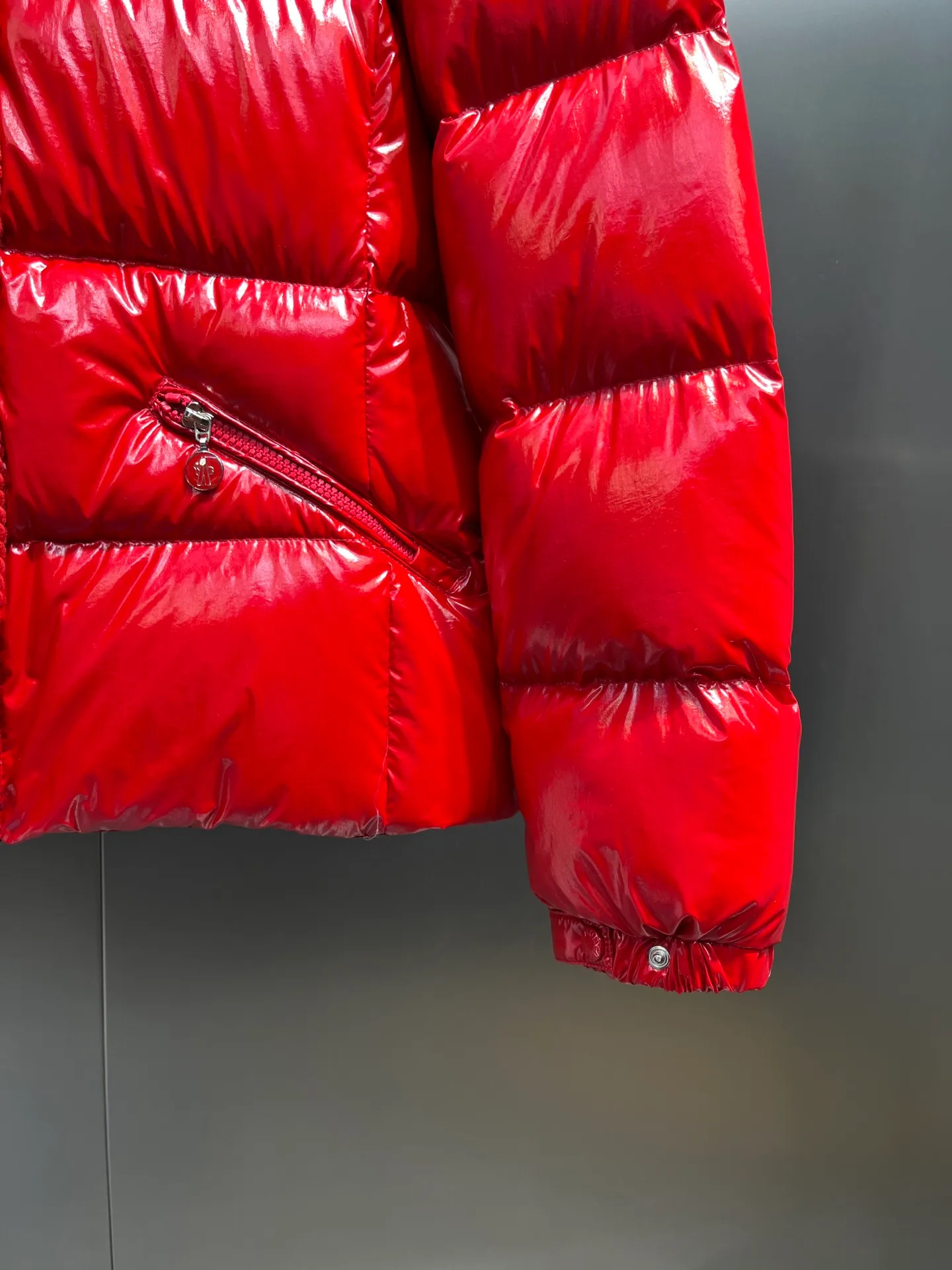 P860 Moncler🌟25 new oil wax leather waist style GLAREIN hooded long-sleeved down jacket for women. Oil wax leather coated new fabric, slim design style, warm and slimming, 90% duck down filling, molded custom hardware. Color: red, white, blue, black Code number: 1234