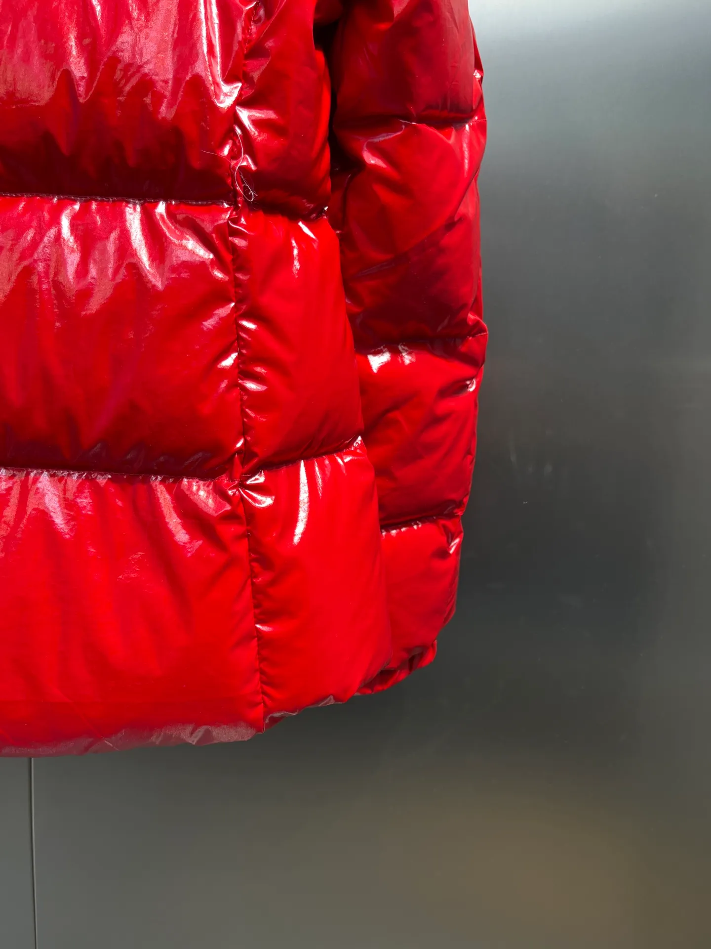 P860 Moncler🌟25 new oil wax leather waist style GLAREIN hooded long-sleeved down jacket for women. Oil wax leather coated new fabric, slim design style, warm and slimming, 90% duck down filling, molded custom hardware. Color: red, white, blue, black Code number: 1234