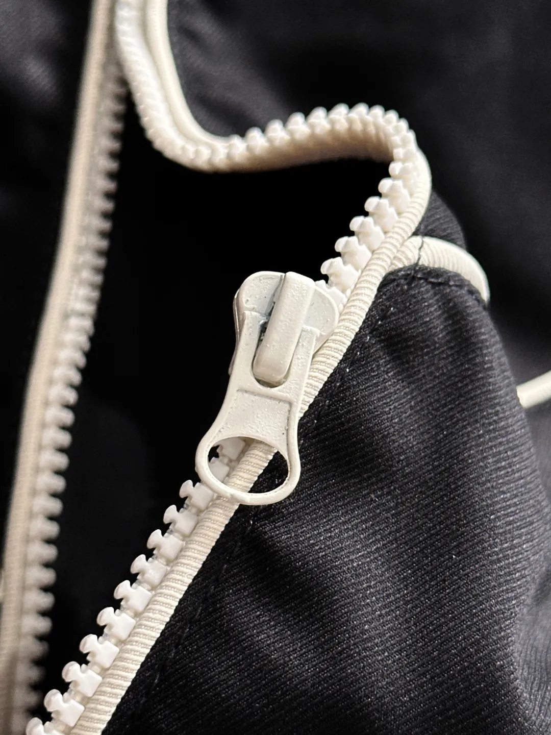 Next day shipping P460 MONCLER/Mask high quality 2025 autumn and winter new casual heavy industry jacket exclusively developed by yb! High quality production! The top version of the trading company channel order, external orders for imported custom fabrics, high breathability and comfort, impeccable details, absolutely worth buying! Brand element design concept, delicate and soft feel! It presents a casual cut and the upper body shape is great! On sale simultaneously on the official website! From a high-end men's positioning brand, the low-key luxury taste is irresistible! Exquisite workmanship and impeccable quality! The overall style is simple, fashionable and timeless, fully meeting the requirements of stylish and tasteful dressing! Size: M to 5XL (or state your height and weight when placing an order)